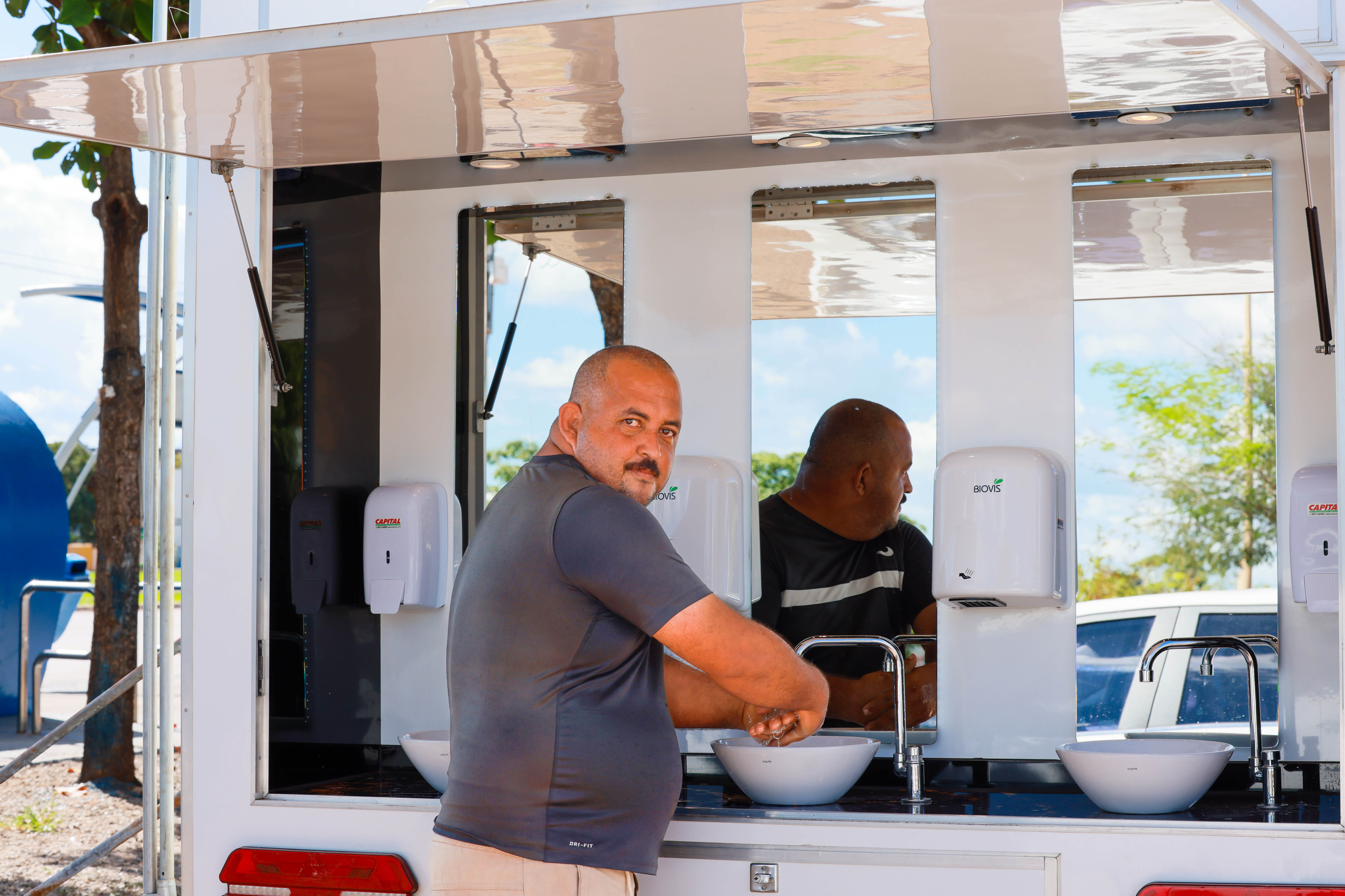 Todas as estações de ônibus vão receber os novos banheiros 