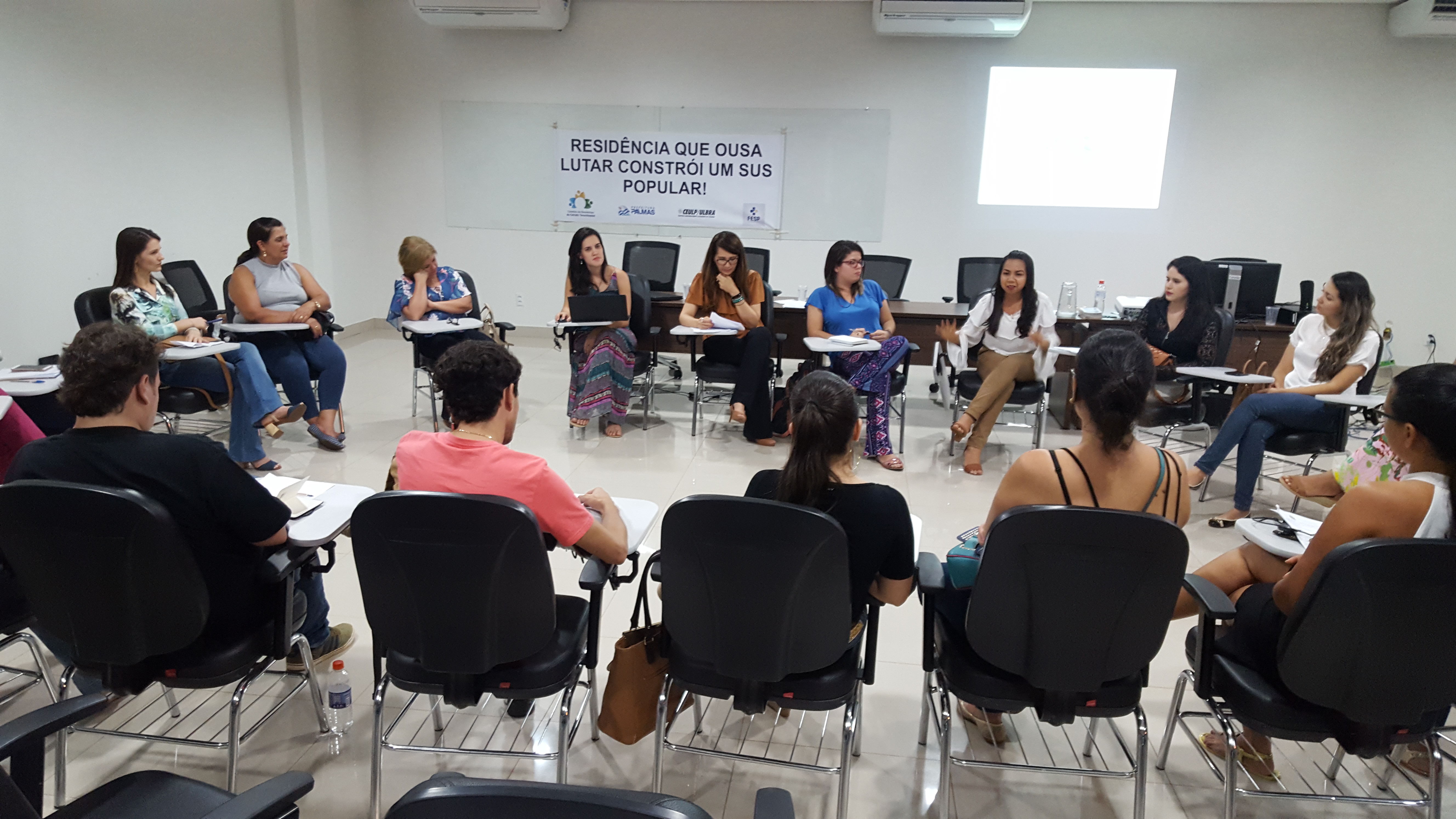 Fórum debate residência como estratégia de fortalecimento do SUS