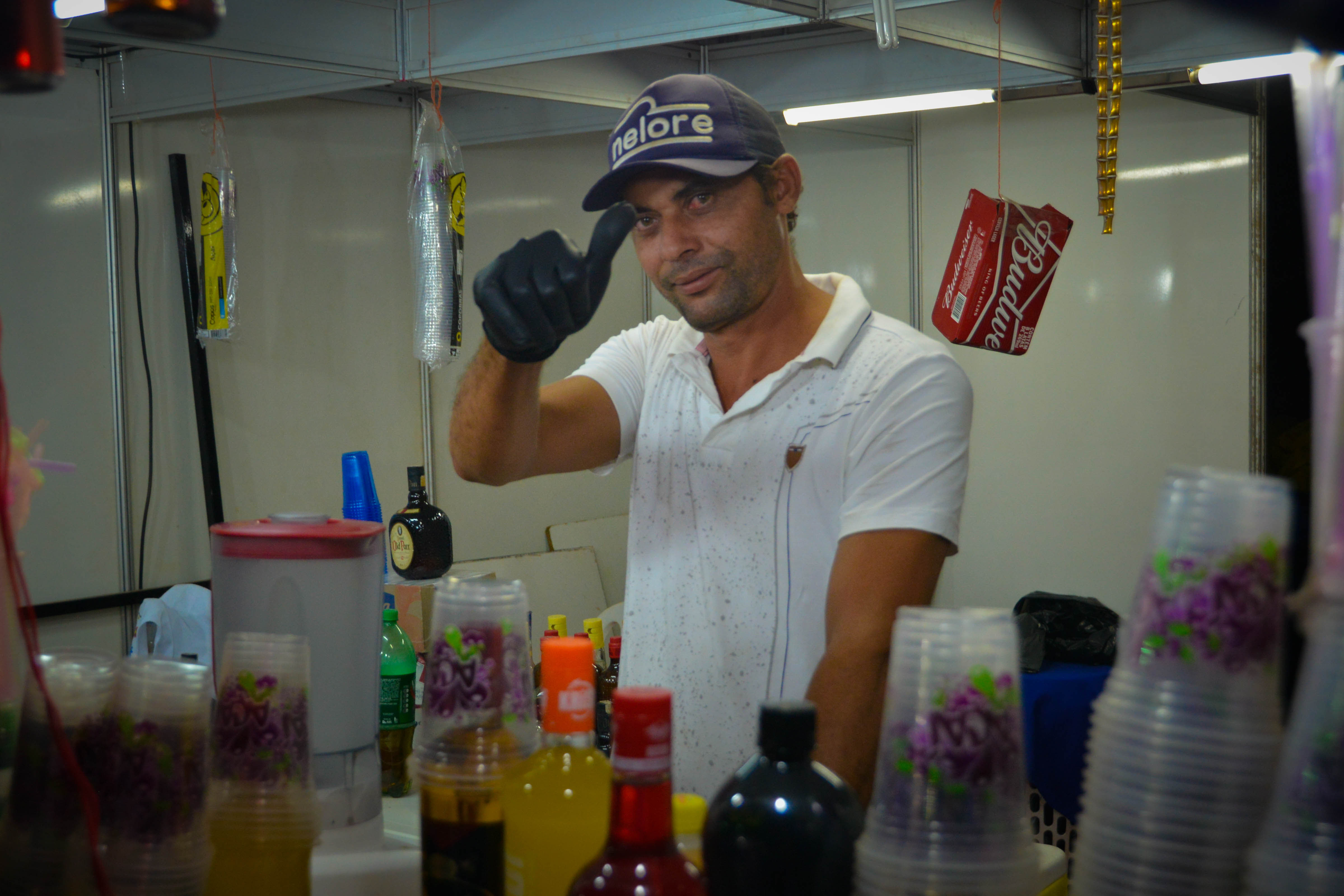 Vendedores ambulantes comemoram vendas durante o 27º Arraiá da Capital