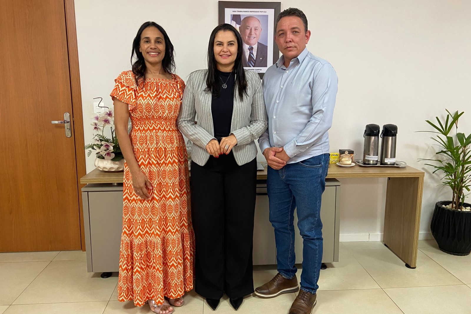 Coordenadora institucional da Undime-TO, Rute Soares Rodrigues, secretária Anice Moura (ao centro), e o presidente da Undime-TO e secretário da Educação do município de Sucupira, Humberto de Campos Castilho