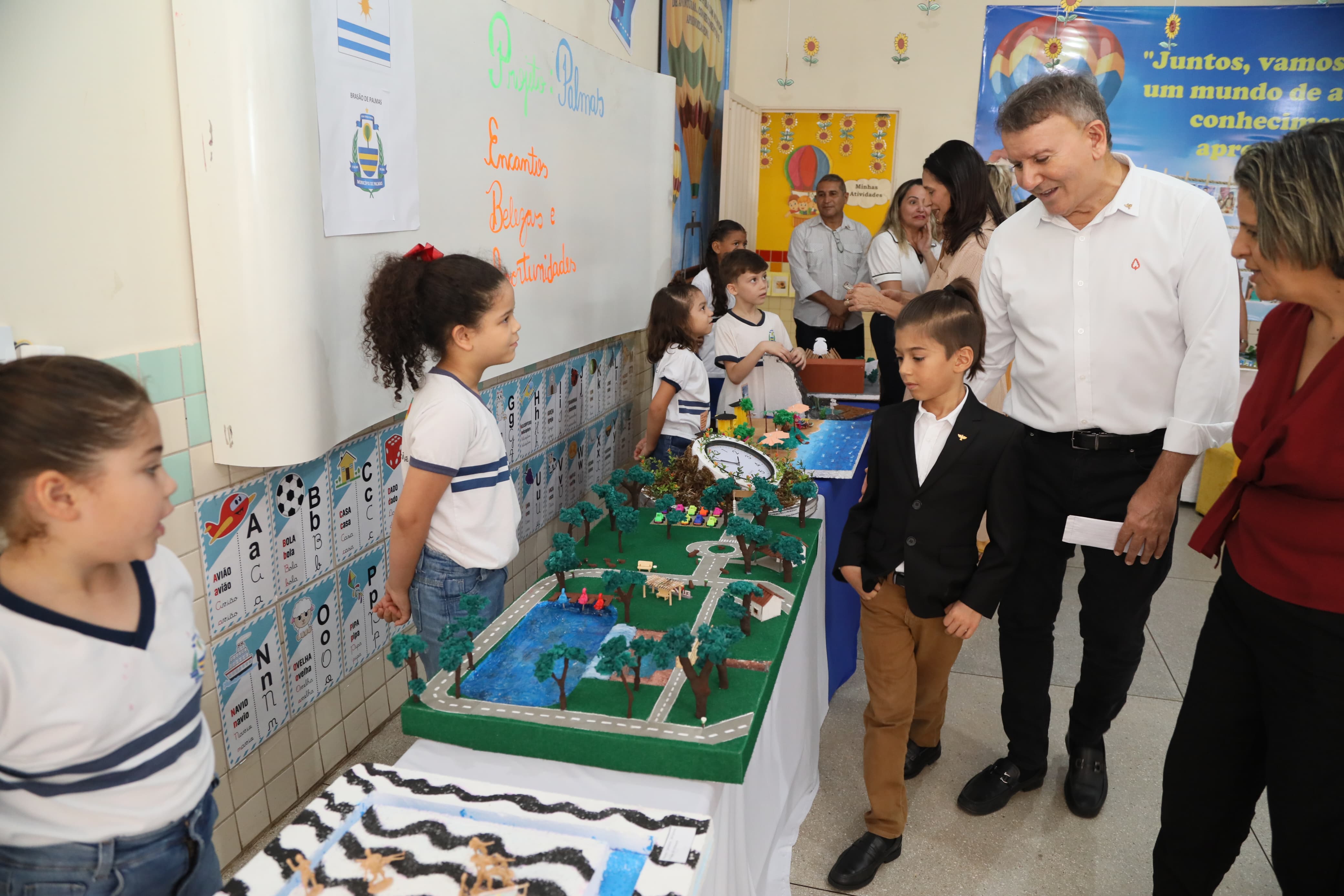 Com o tema ‘Palmas: encantos, belezas e oportunidades', as crianças apresentam trabalhos referentes ao aniversário da Capital