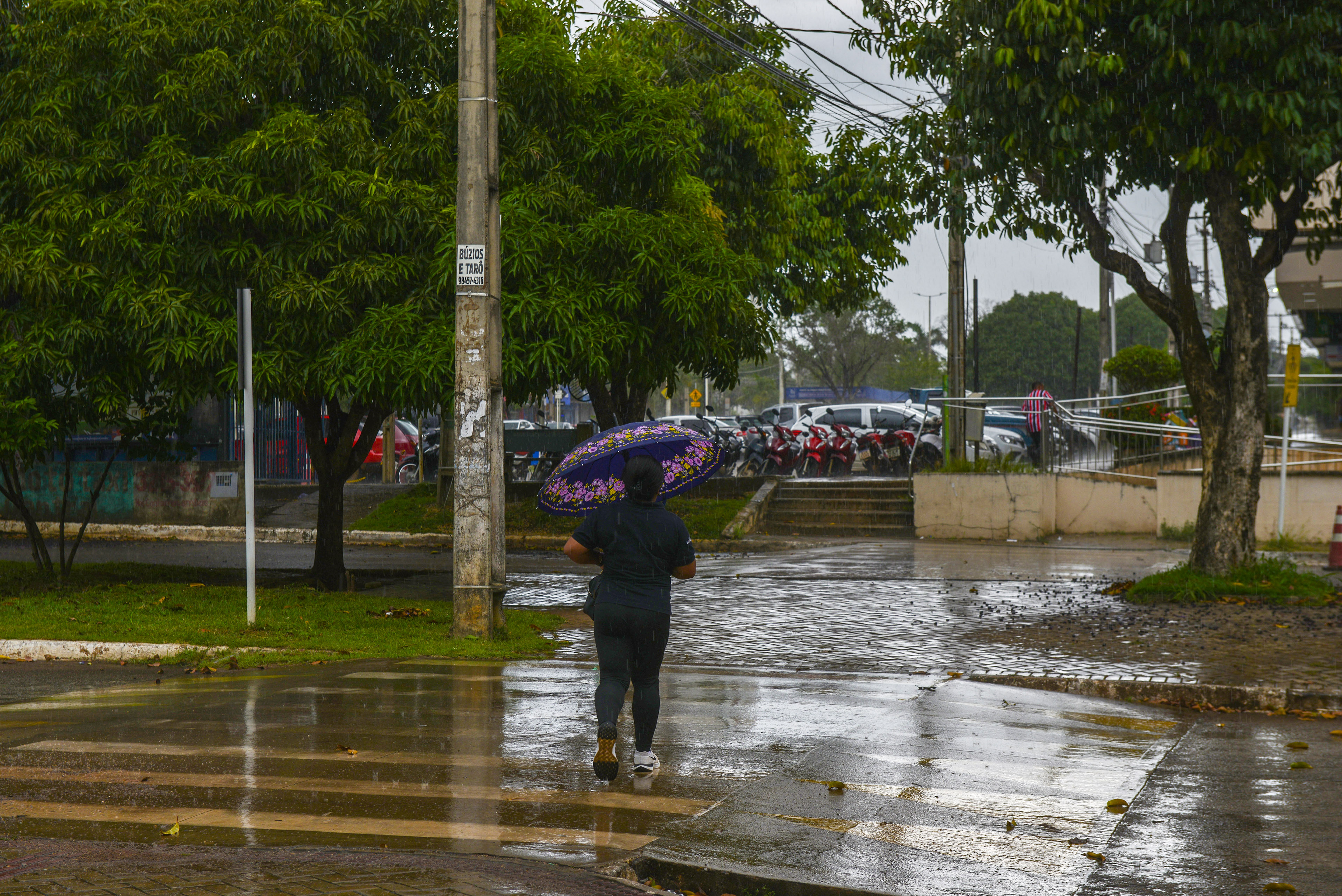 Palmenses são surpreendidos com chuva inesperada nesta quarta-feira, 23