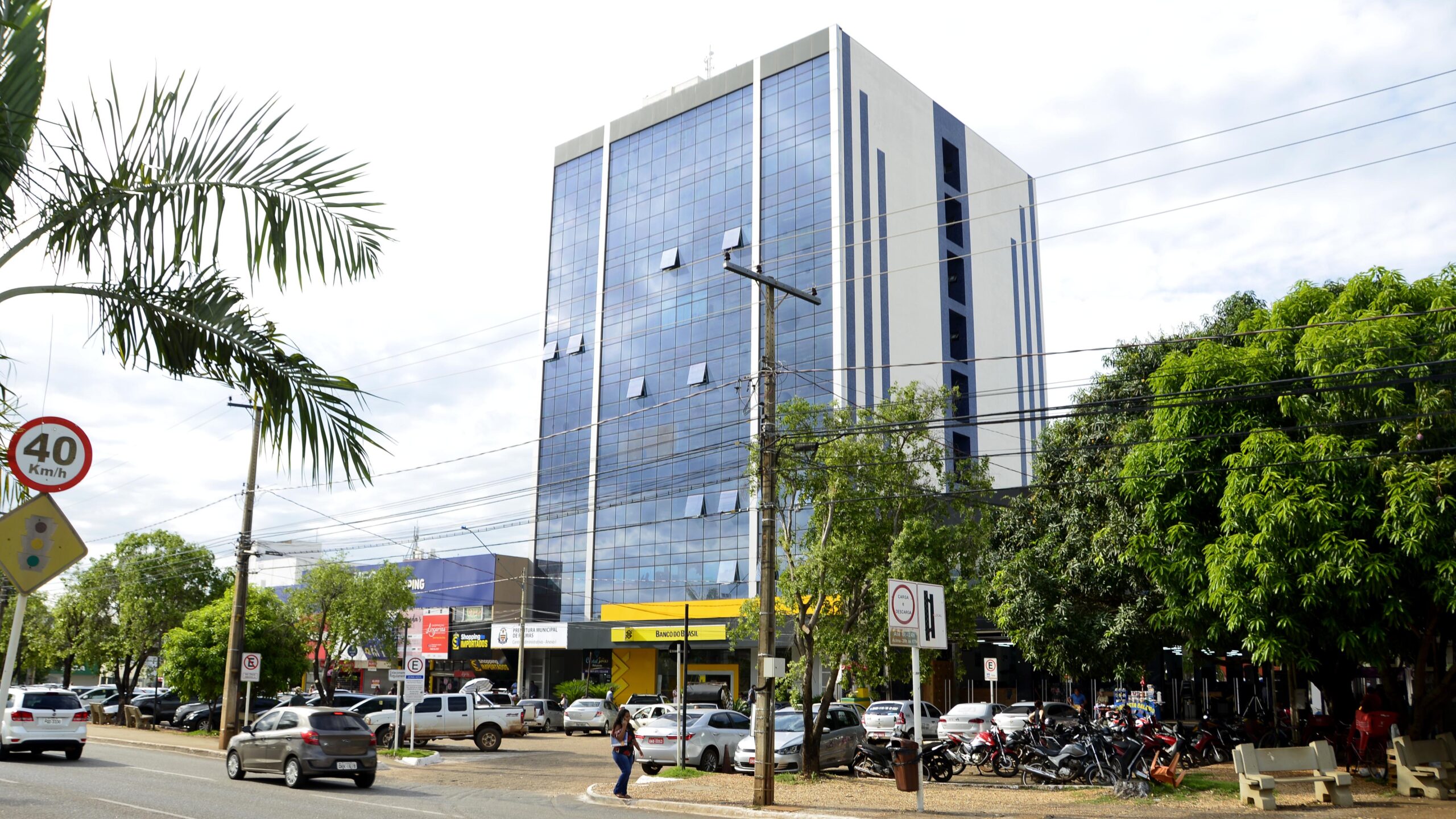 Luzes lilases iluminarão prédios públicos da Capital para celebrar o Mês da Mulher