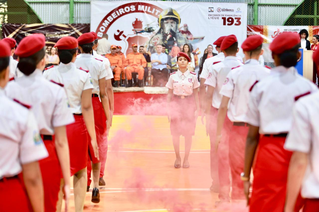 Comunidade escolar celebra 10 anos da Escola de Tempo Integral Professora Margarida Lemos