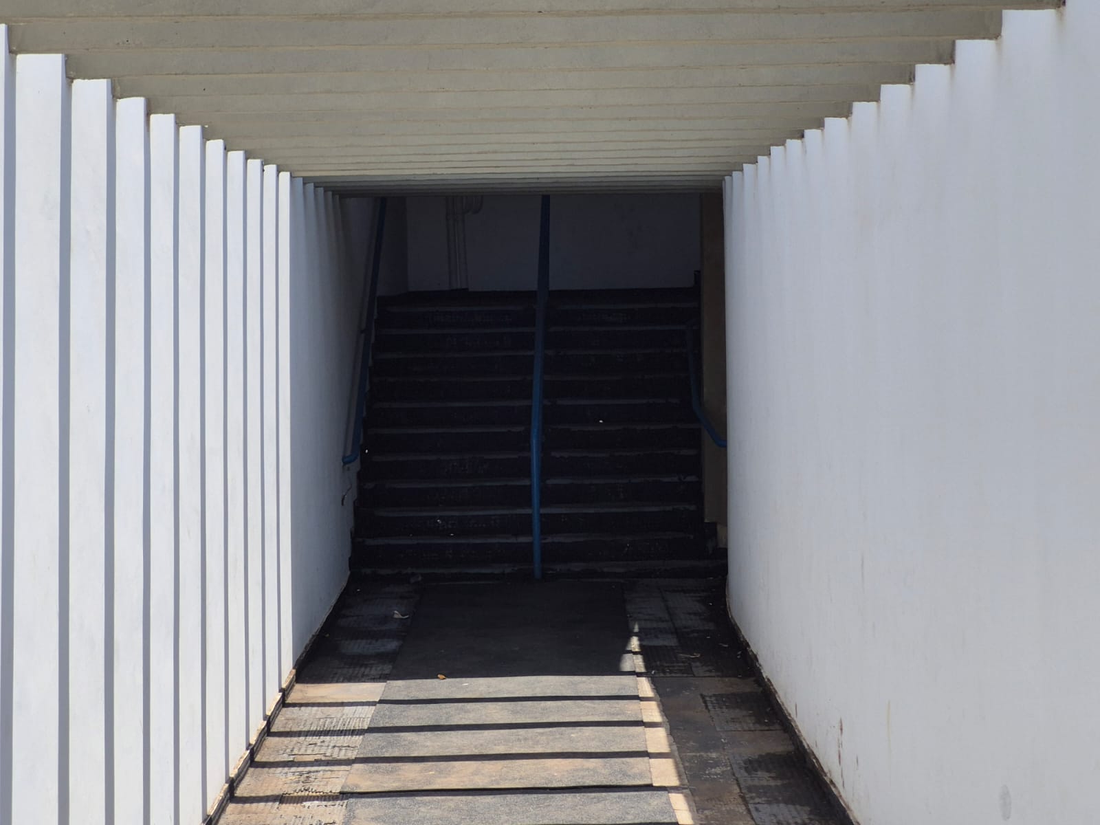 Piso emborrachado de túneis e vestiários foram recuperados