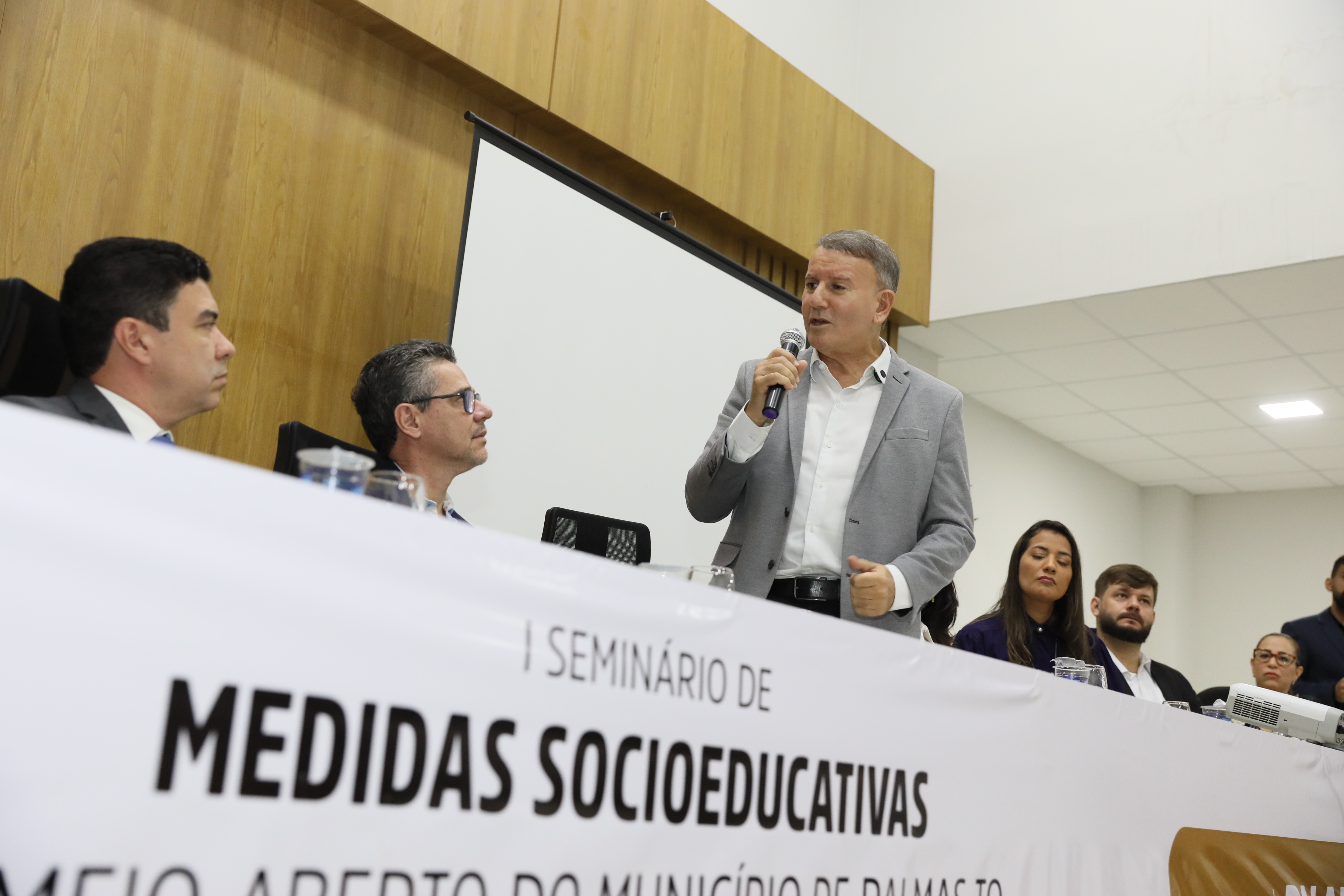 Prefeito Eduardo Siqueira Campos destacou o comprometimento de todos os profissionais que se dedicam ao cuidado de crianças e adolescentes
