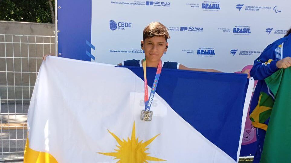 Davi Asaf recebeu medalhas pelo 2º lugar no salto em distância,  2º lugar lançamento da pelota e 3º lugar 60 metros rasos