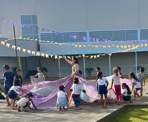 Além das tradicionais danças, a equipe da escola prepara diversas atrações para o público que vai prestigiar o evento