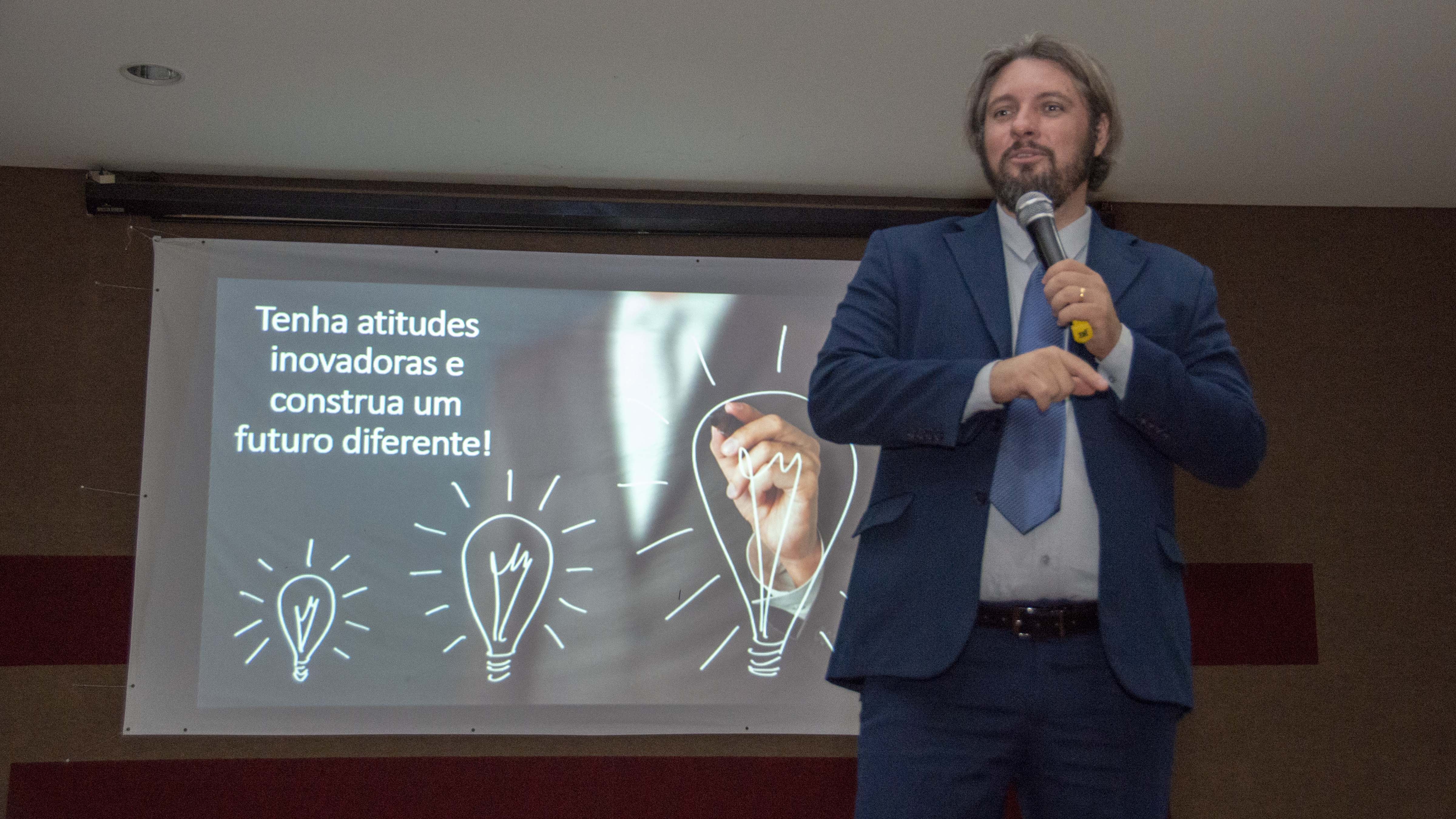 ‘Ciclo de Palestra’ aborda o empreendedorismo como forma de acesso ao mundo do trabalho