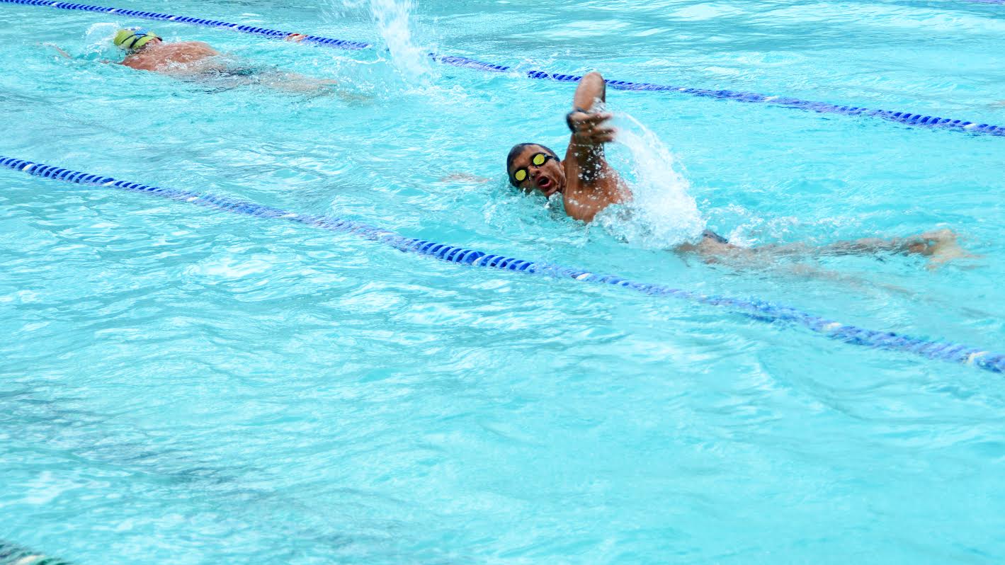 Triatleta do Bolsa Atleta se prepara para disputar o Ironman “em casa”