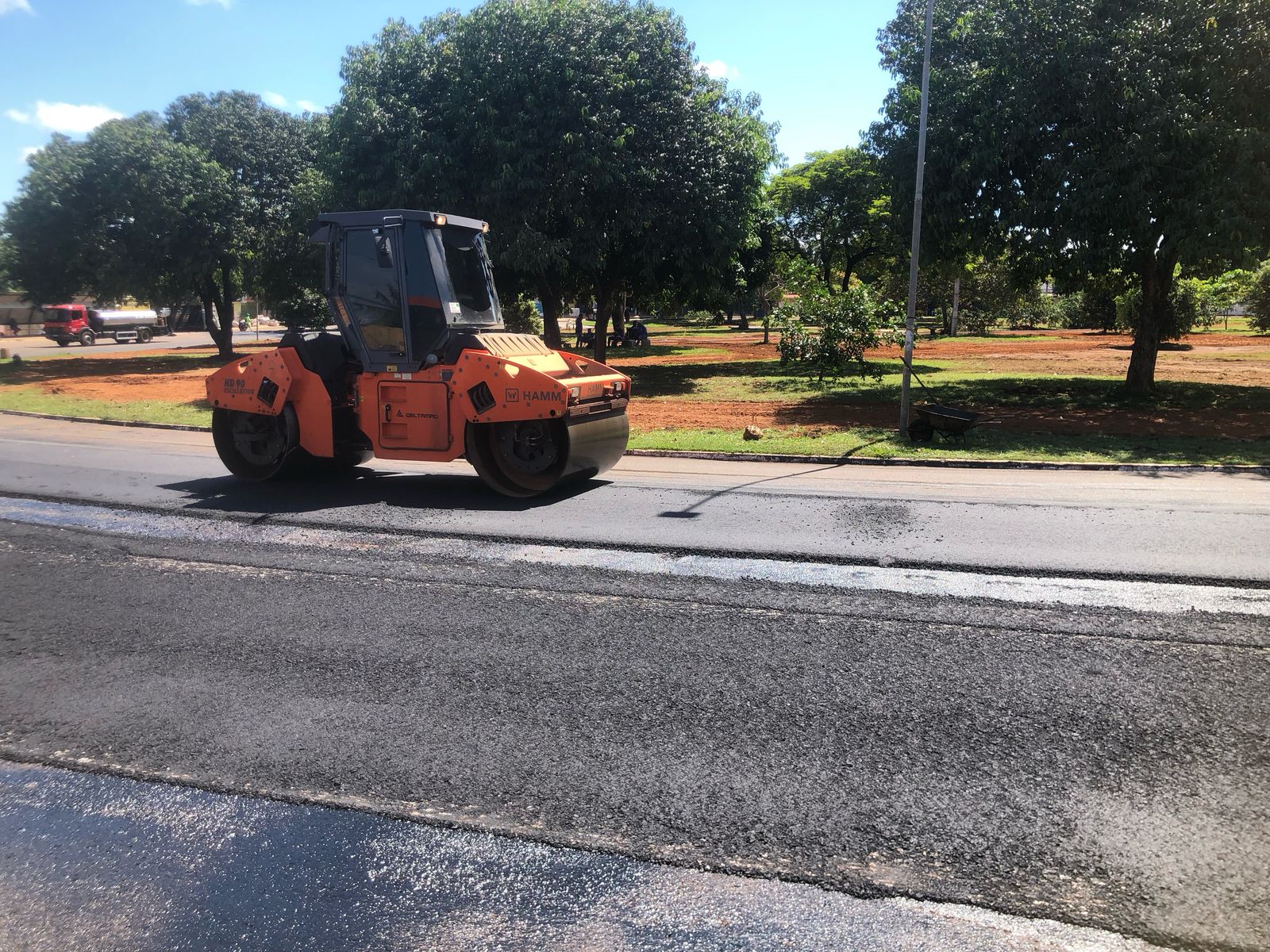 Recapeamento na avenida Tocantins, no Jardim Aureny I