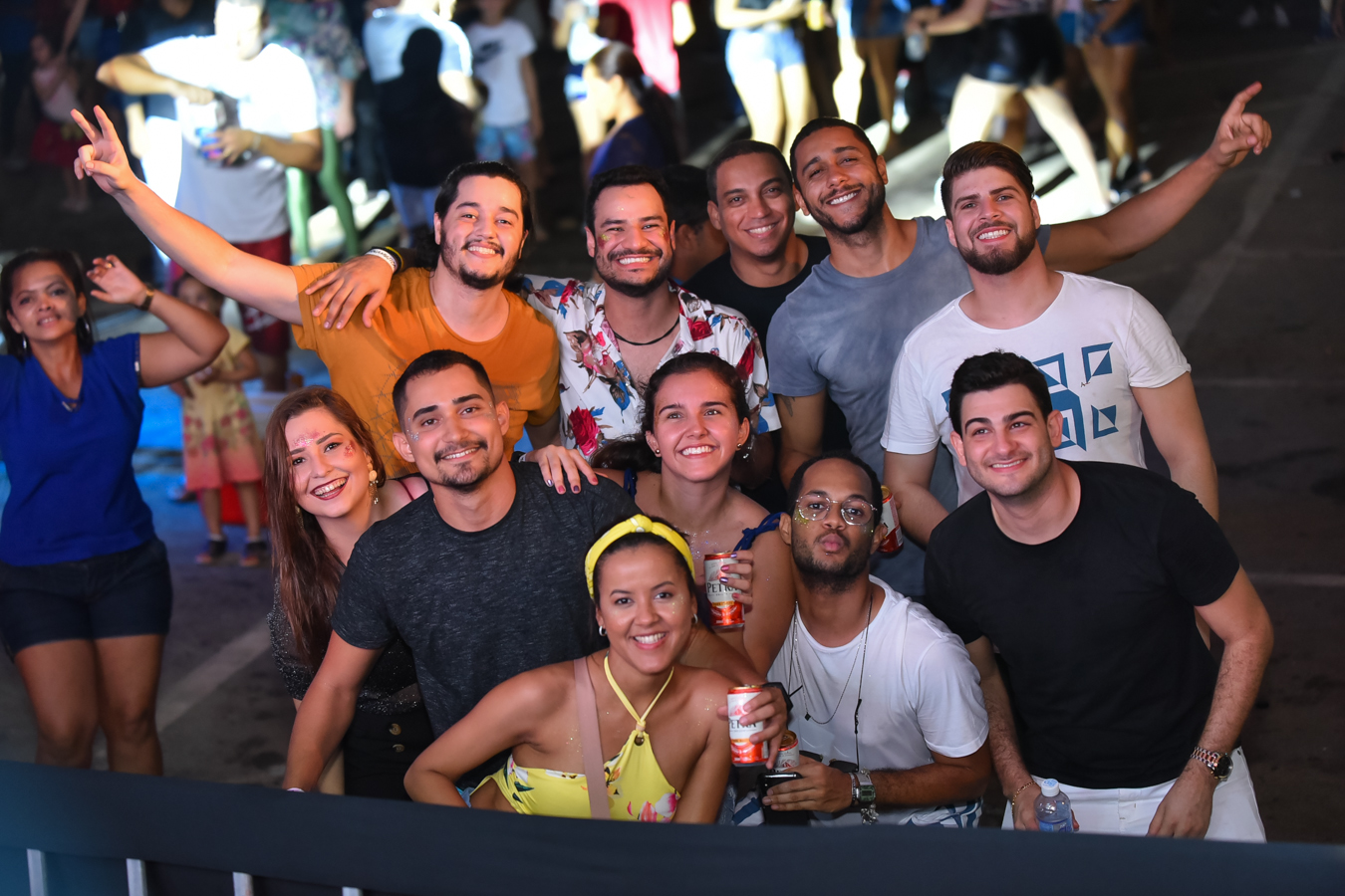 ‘Carnaval do Amor’ reúne mais de 30 mil pessoas e arrecada dinheiro para construção do Hospital do Amor