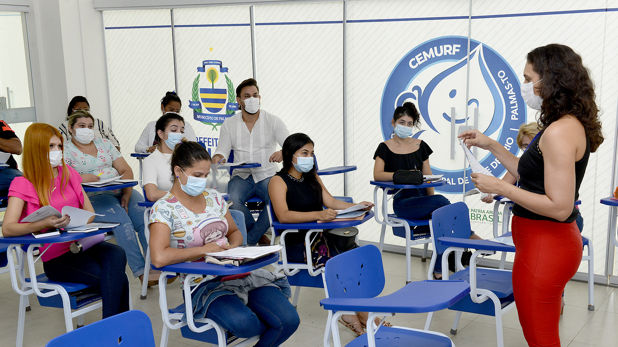 Profissionais de saúde de Palmas passam por capacitação em sala de vacina