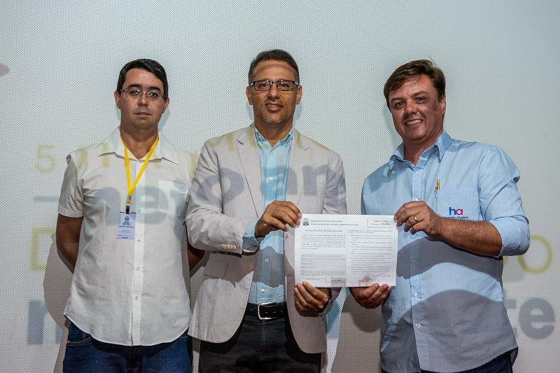 Prefeitura entrega licenças ambientais para o Hospital de Amor de Palmas
