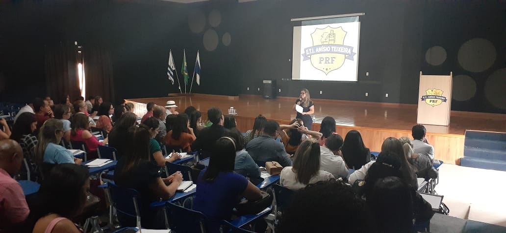 Semed reúne gestores educacionais para discutir trabalhos administrativos e de gestão da educação municipal