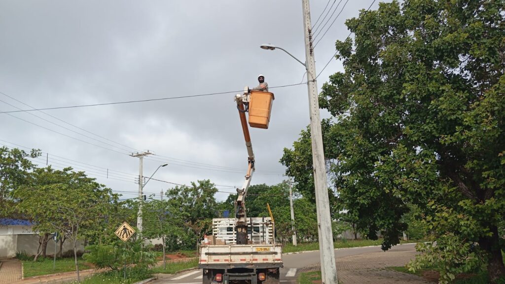 Prefeitura de Palmas finaliza serviços de troca de luminárias em 12 quadras e no distrito de Buritirana