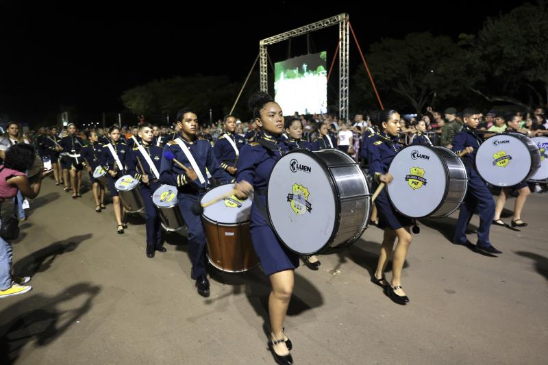 Desfile cívico-militar resgata história de Palmas e leva para avenida show de talentos, beleza e alegria