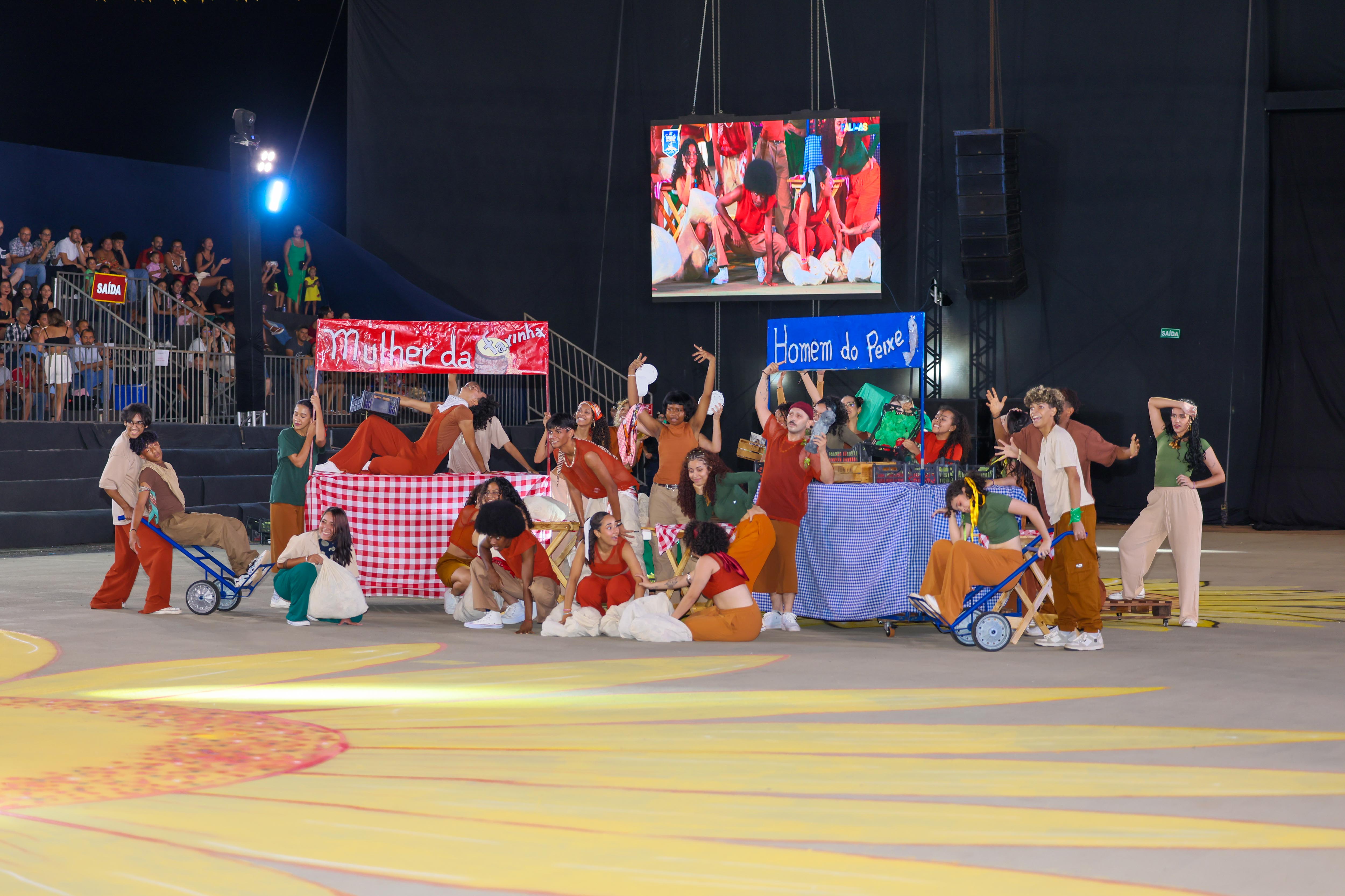 O grupo Mega Crew Palmas se apresentou com o  espetáculo “Muvuca na 304 Sul" - Foto Regiane Rocha