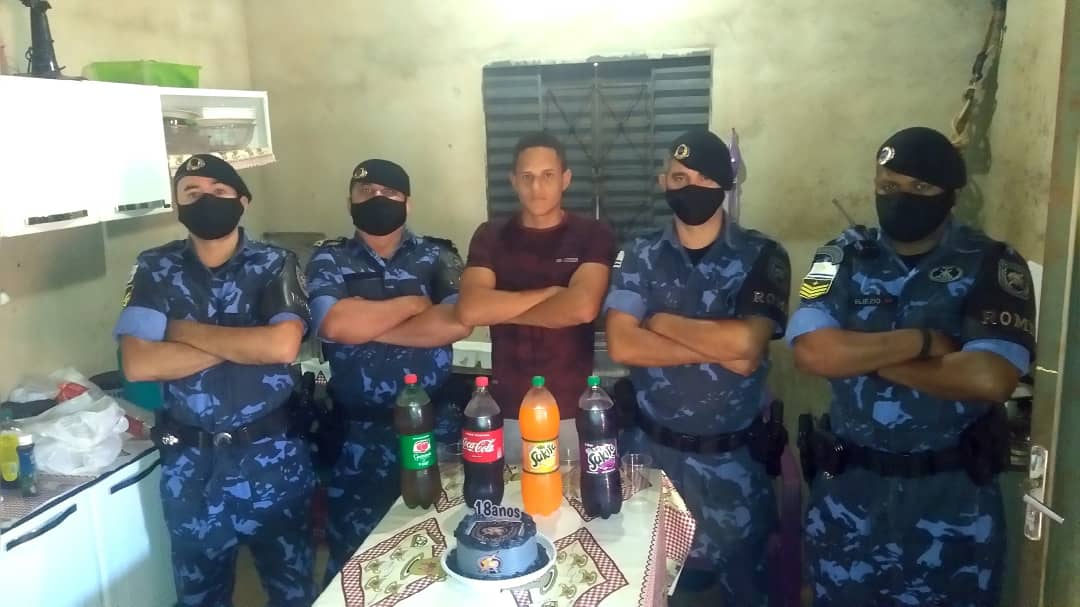 Jovem fã da Guarda Metropolitana de Palmas completou os seus 18 anos com a presença da guarnição