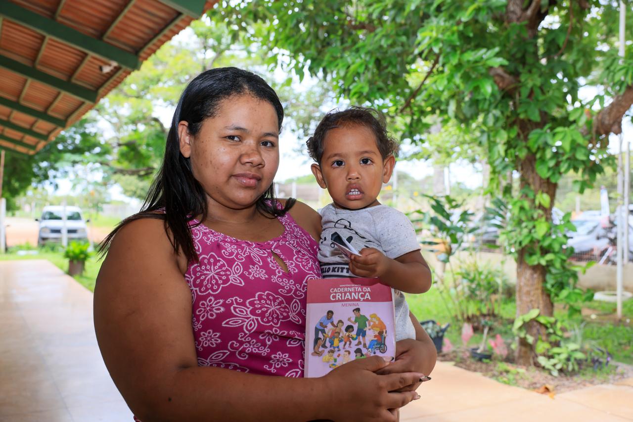 A moradora da região São Silvestre, Giliana Krahô, trouxe os filhos para vacinar e aproveitou para fazer outros atendimentos