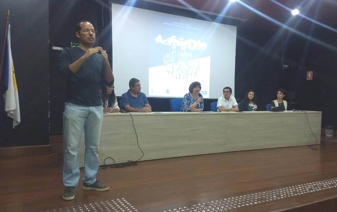 Em evento sobre direitos da pessoa com deficiência, gestora da Sedes fala sobre desafios da gestão por identificação do público