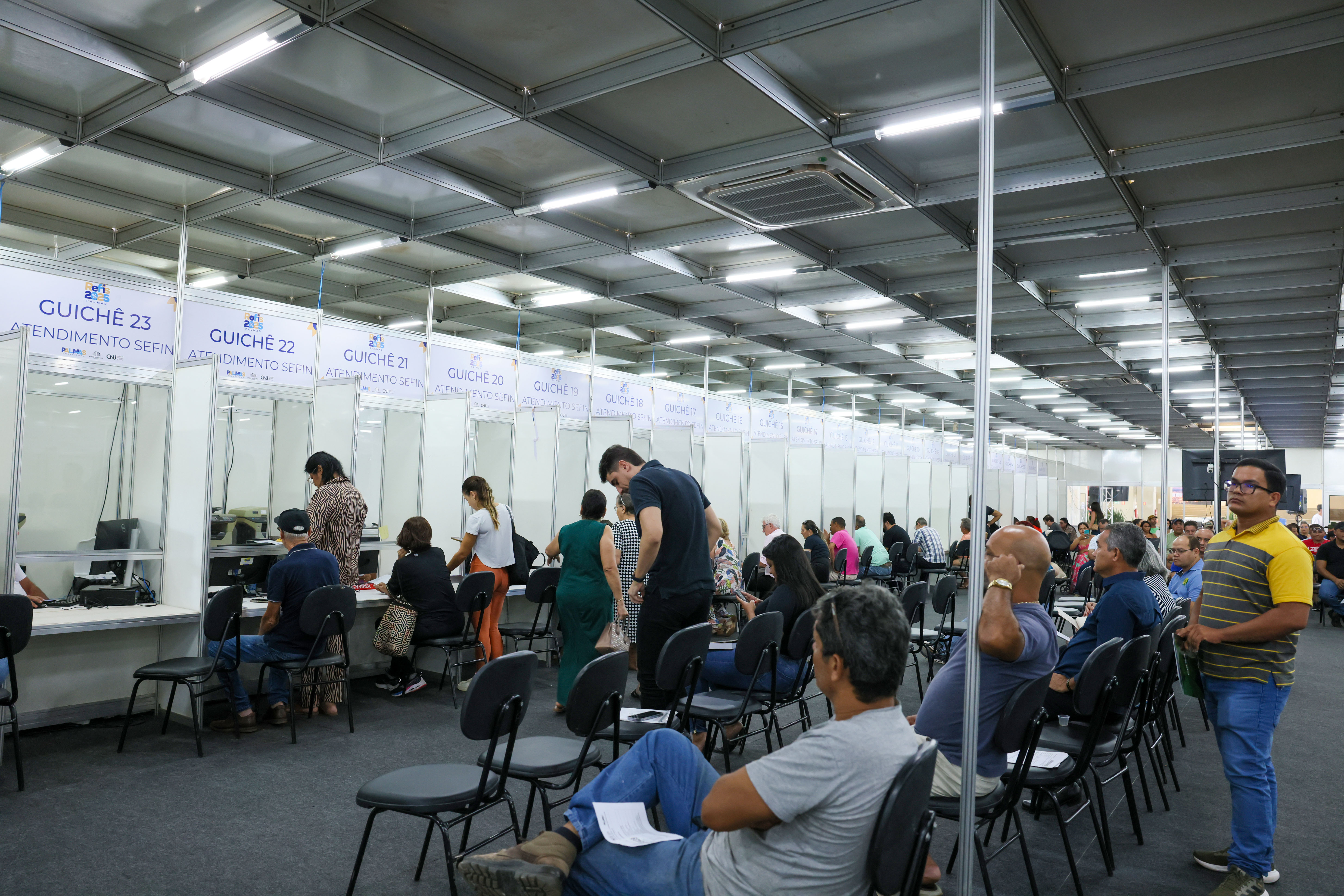 Mais de mil contribuintes estão sendo atendidos por dia no Parque do Povo