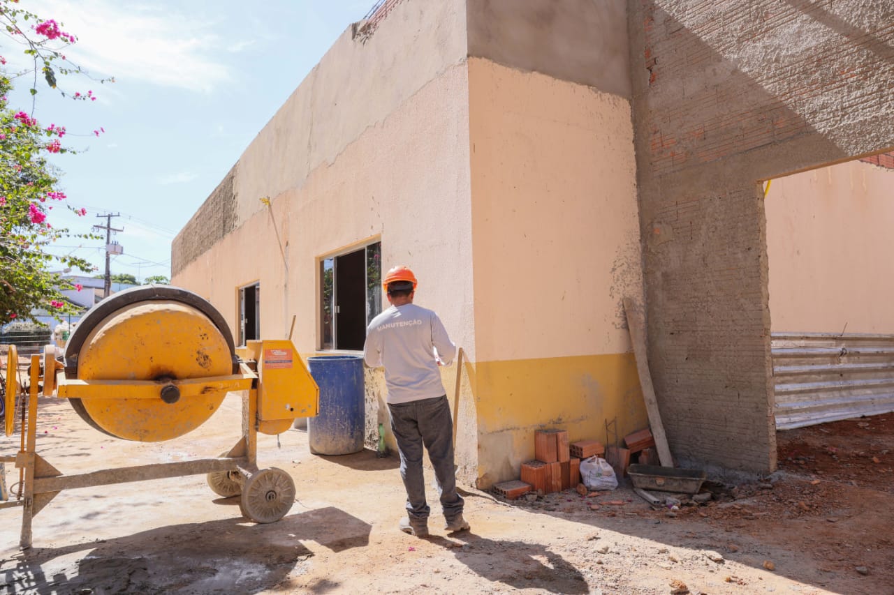 Ordem de serviço para a reforma do Cras Karajá II foi assinada pelo prefeito Eduardo Siqueira Campos no final de março