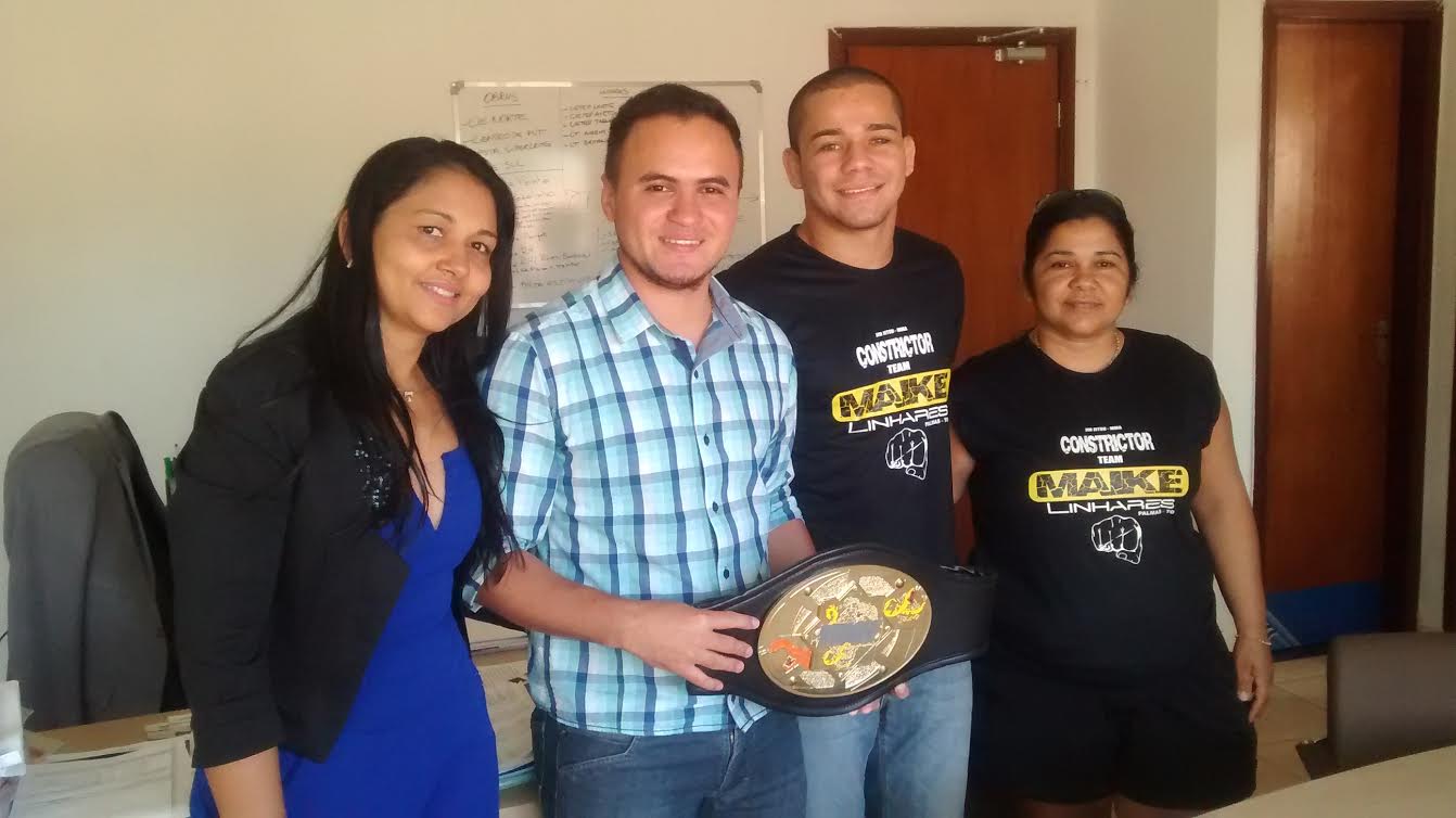 Presidente da Fundesportes recebe visita do campeão do Jungle Fight