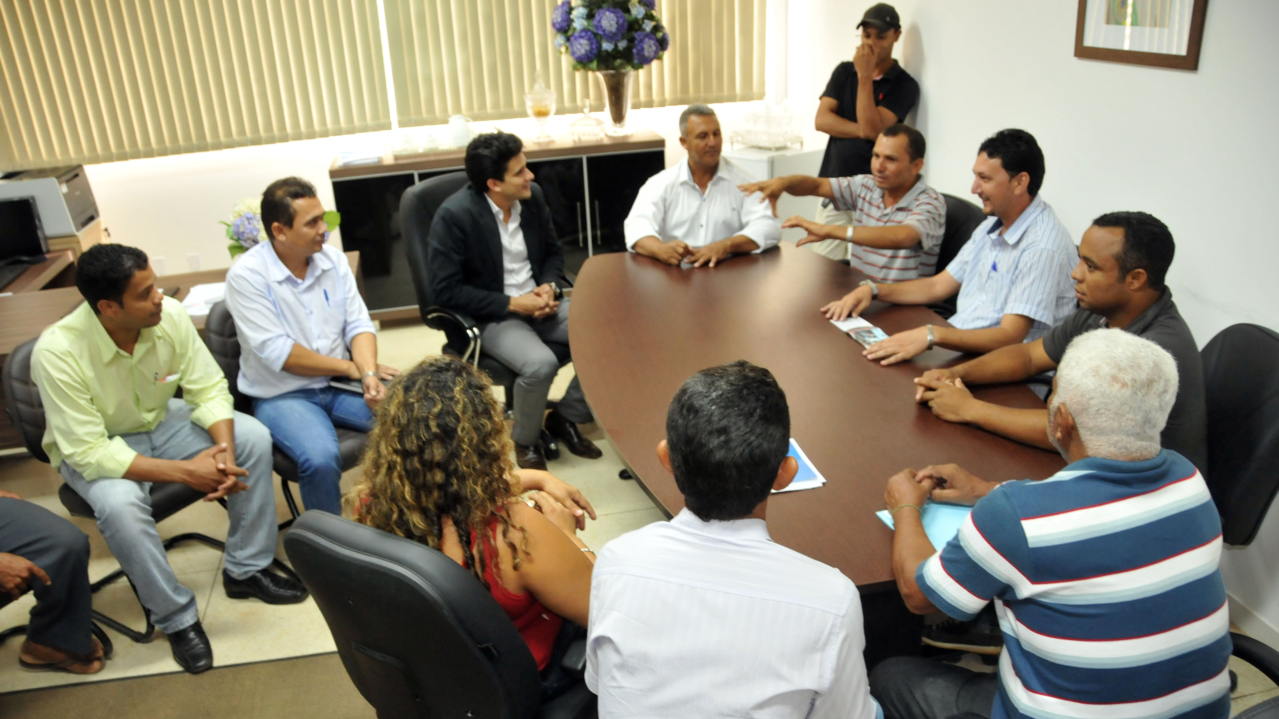 Secretário se reúne com presidentes de associação de moradores e projeta novas medidas para 2015