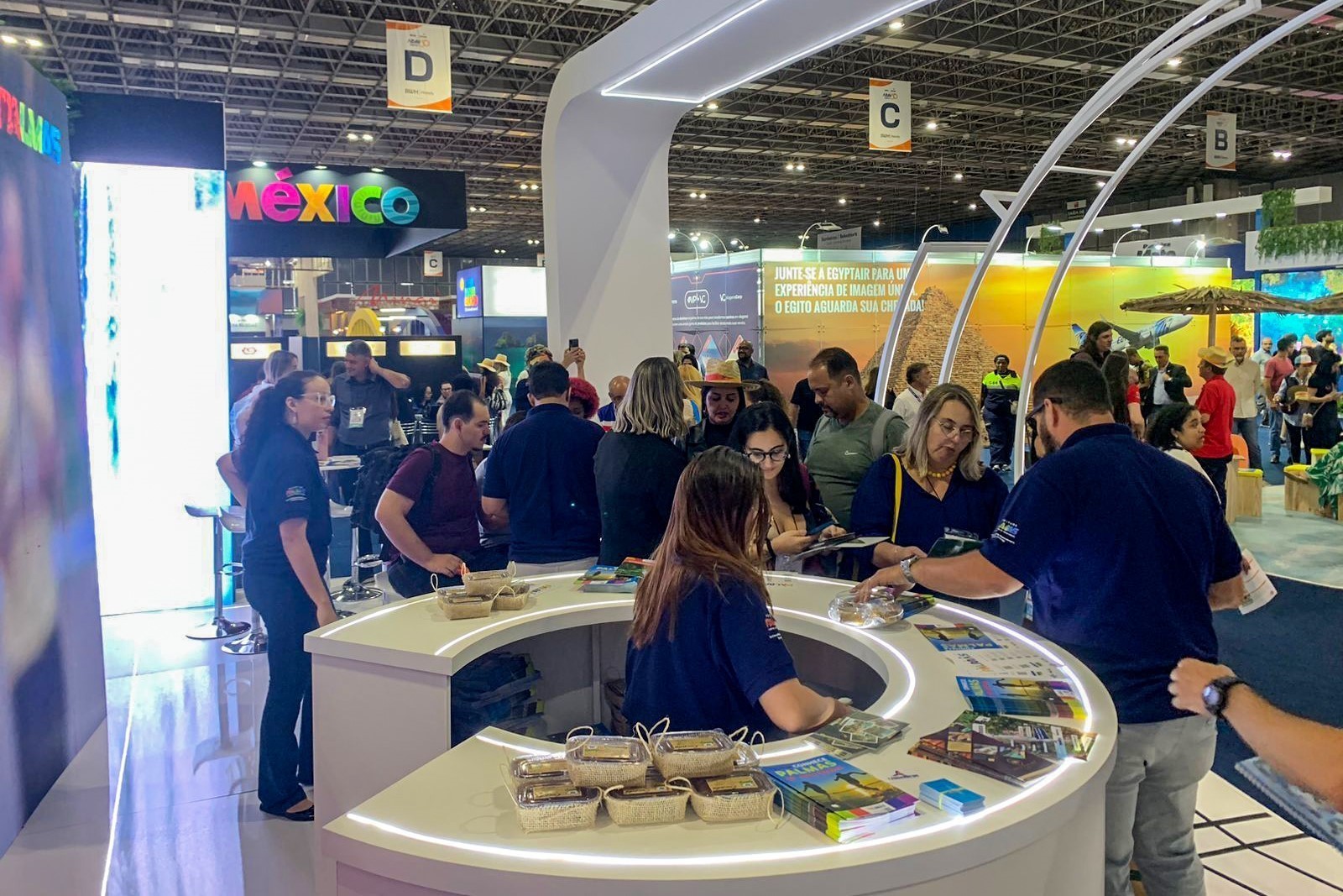 Turismo de Palmas  é apresentado em um Estande no maior evento do setor de Viagens  País