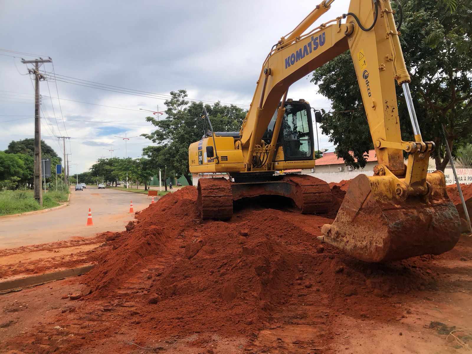 Obra de drenagem e pavimentação da LO-21 é retomada em Palmas