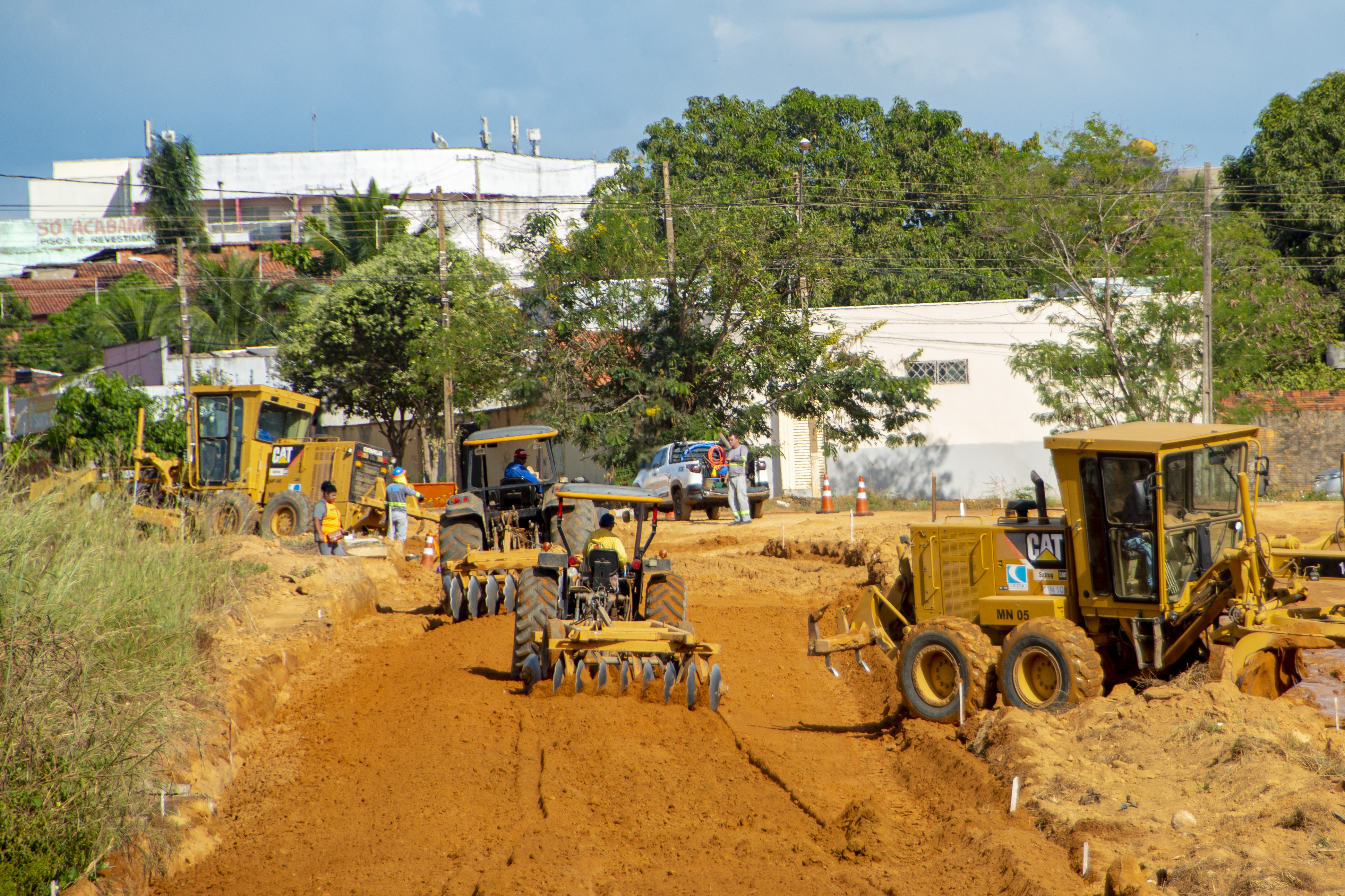 Com fim das chuvas, avenidas do Santa Fé voltam receber terraplanagem