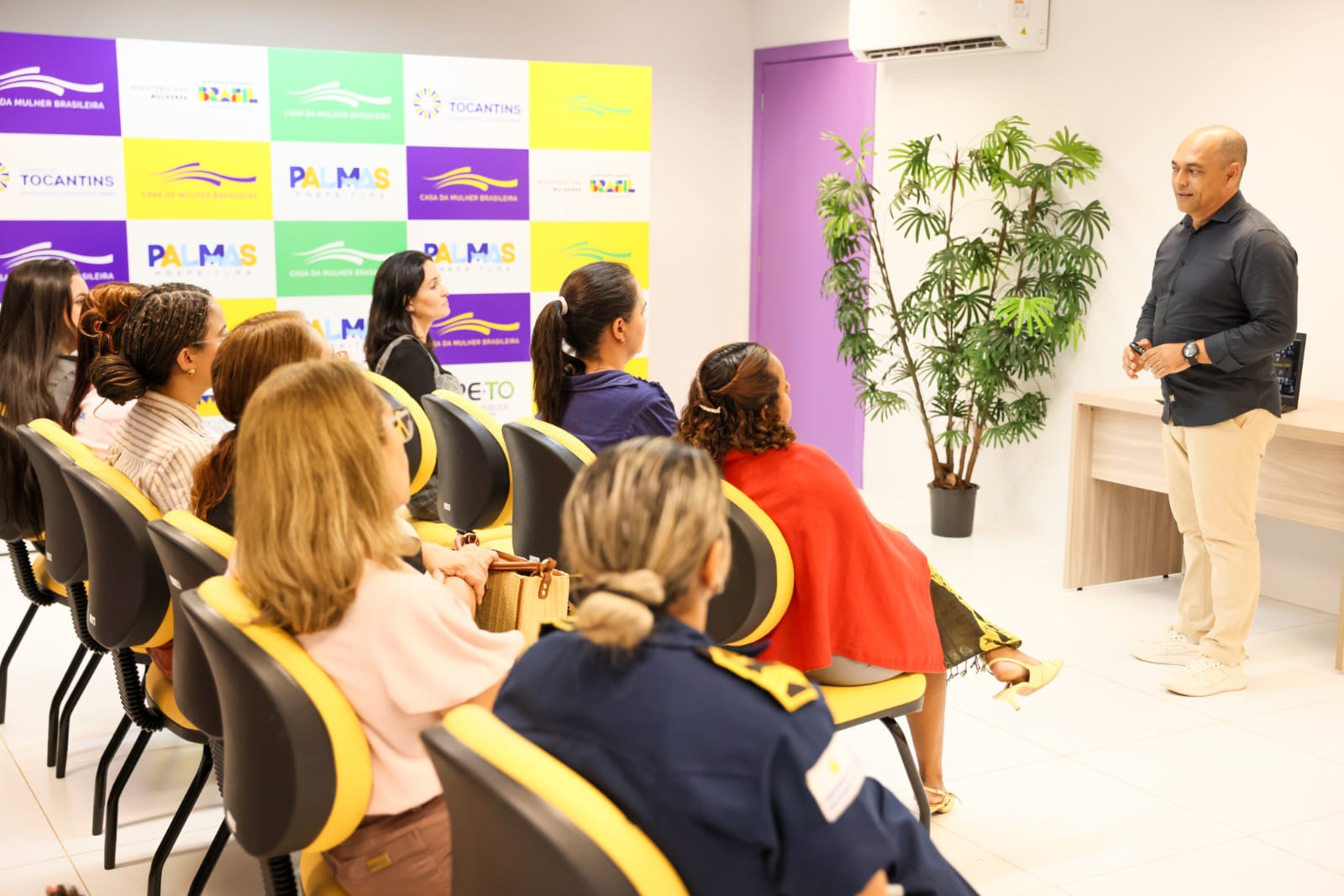 Gestão Municipal de Palmas fortalece autonomia de mulheres com formação focada em vendas e relacionamento