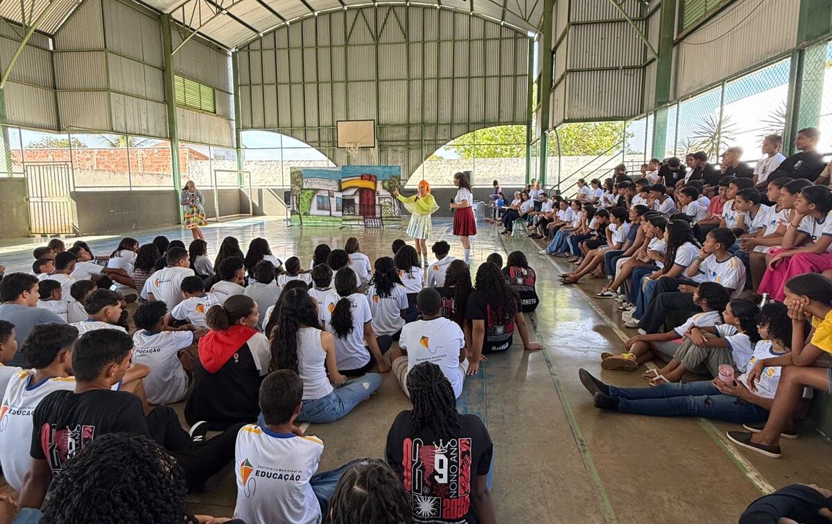 Teatro como ferramenta de conscientização chega a Escola Municipal Thiago Barbosa, na região sul da Capital