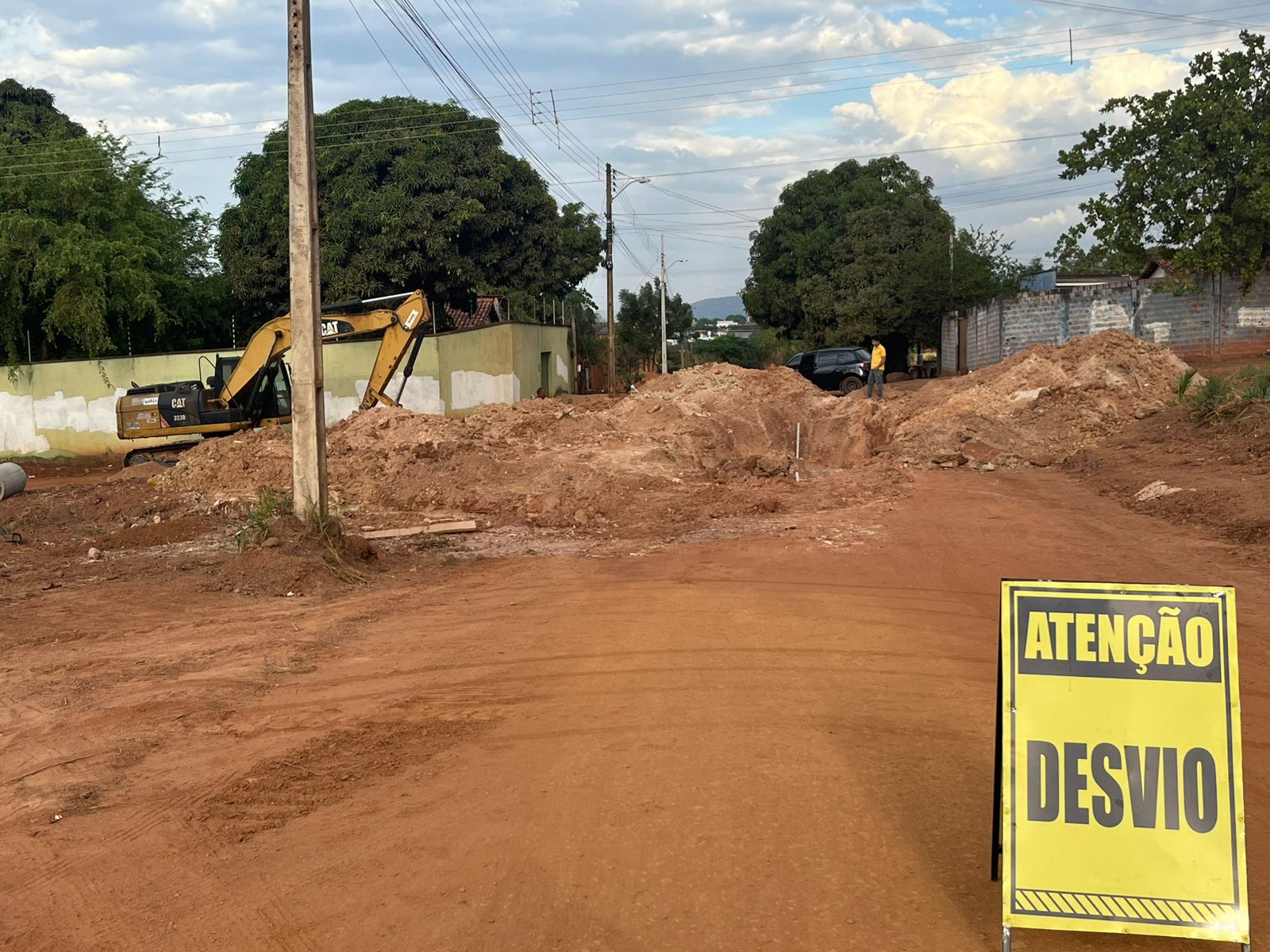 Prefeitura de Palmas orienta condutores a reduzirem velocidade e pedestres a respeitarem canteiros de obra no Jardim Aureny III