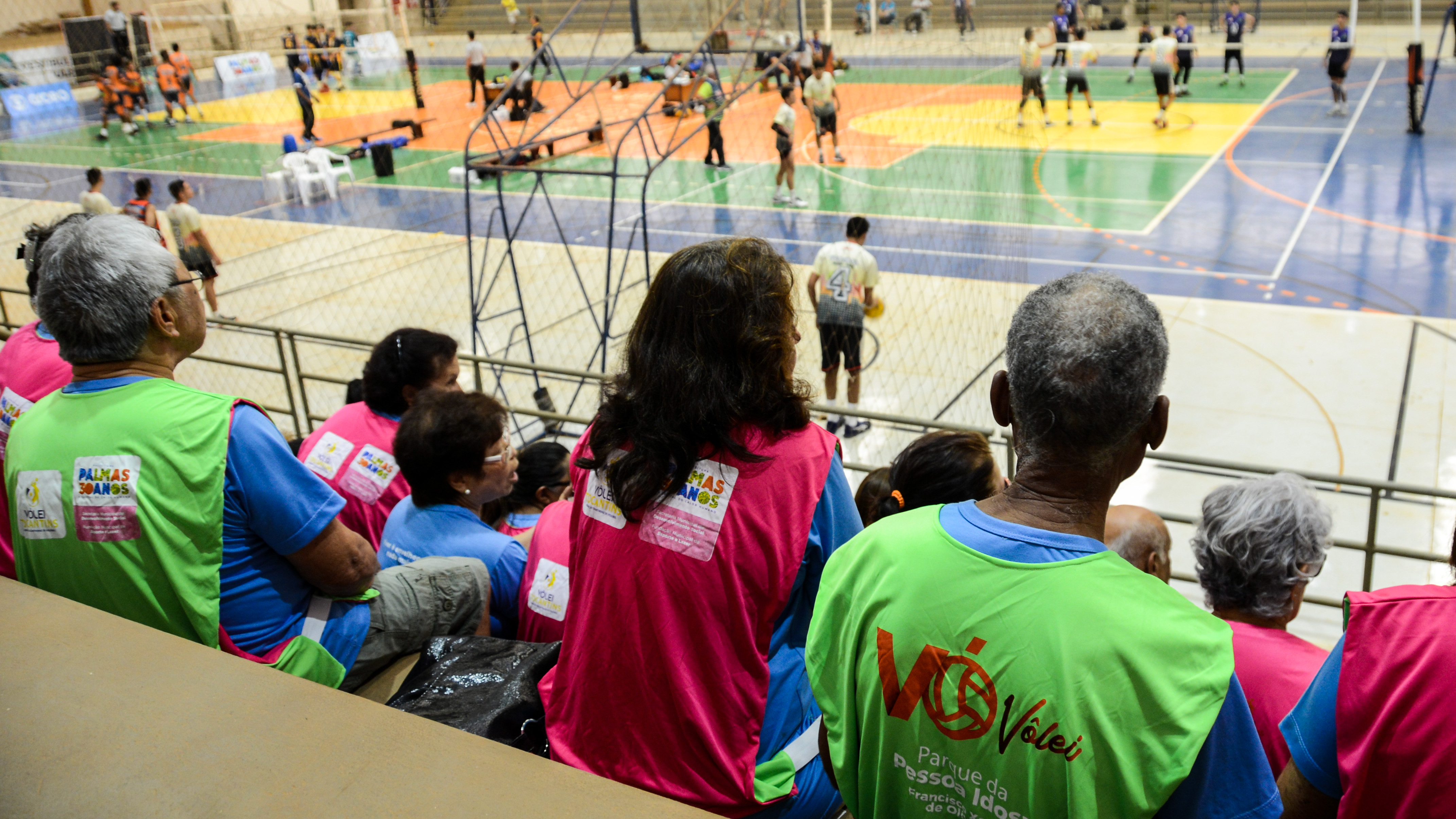 Idosos do projeto ‘Vó Vôlei’ movimentam partidas de vôlei dos Jogos Escolares da Juventude