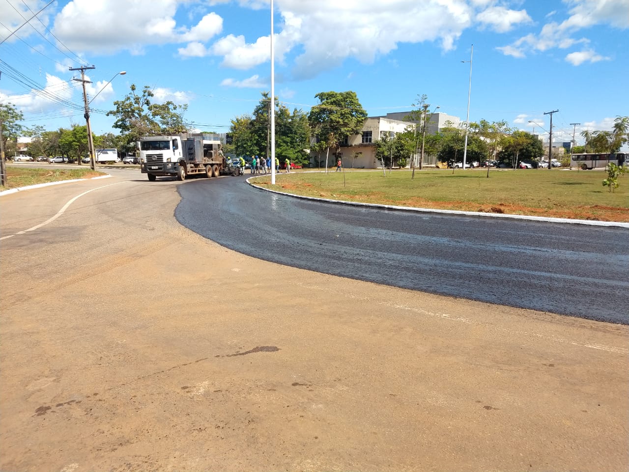 Rótula de trecho recém-duplicado da NS-04 recebe recapeamento