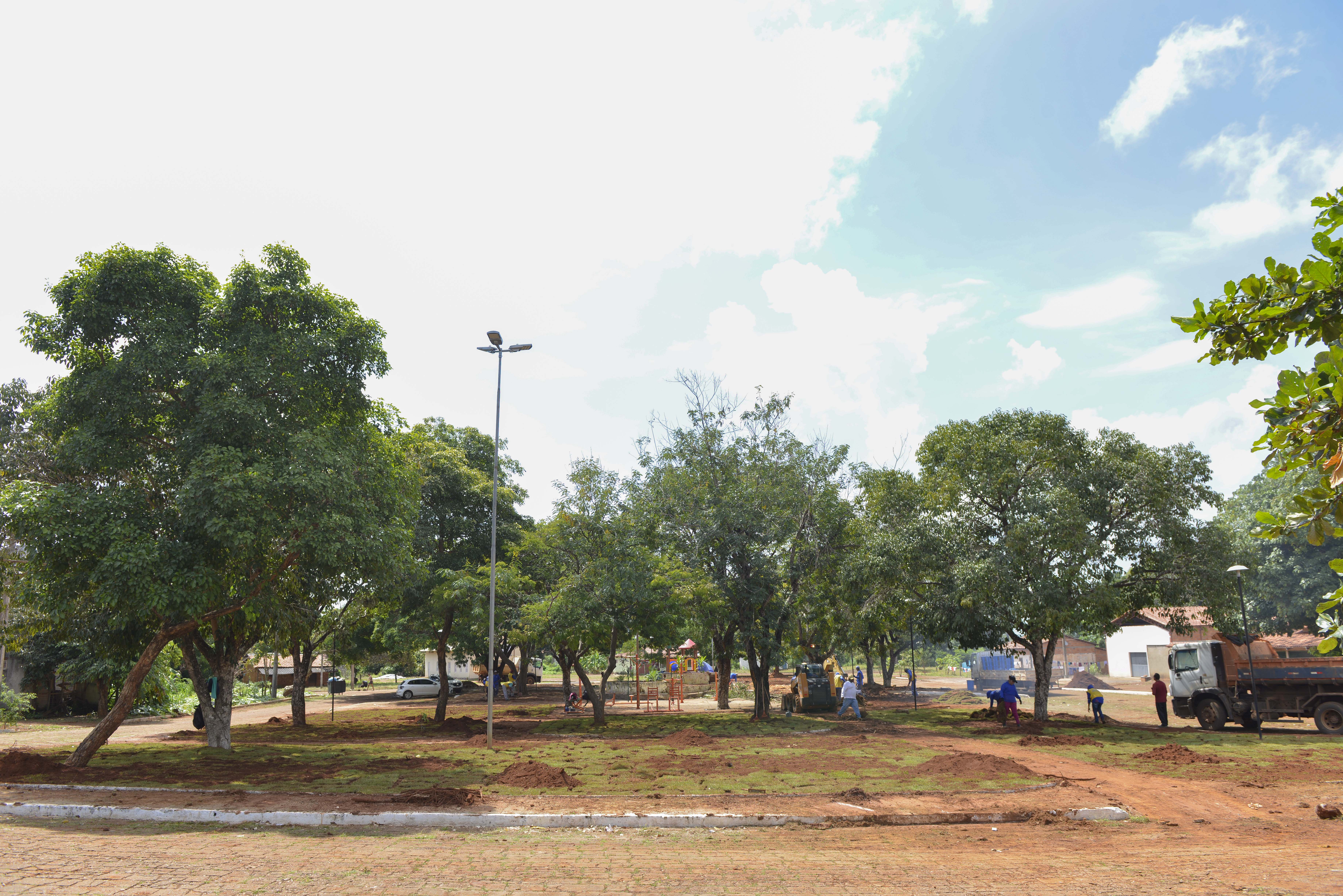 Praça em Buritirana está sendo revitalizada assim como todo o distrito