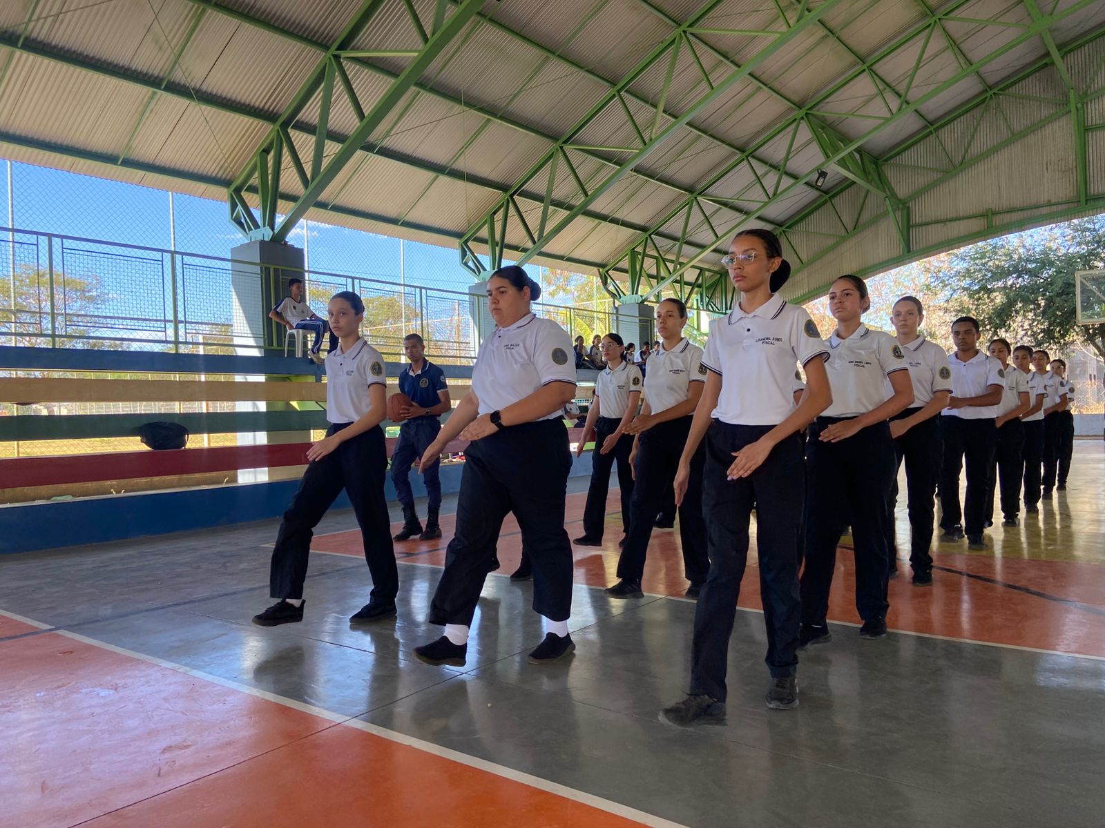 Alunos das ETIs Almirante Tamandaré e Margarida Lemos se preparam para participação no desfile de 7 de Setembro