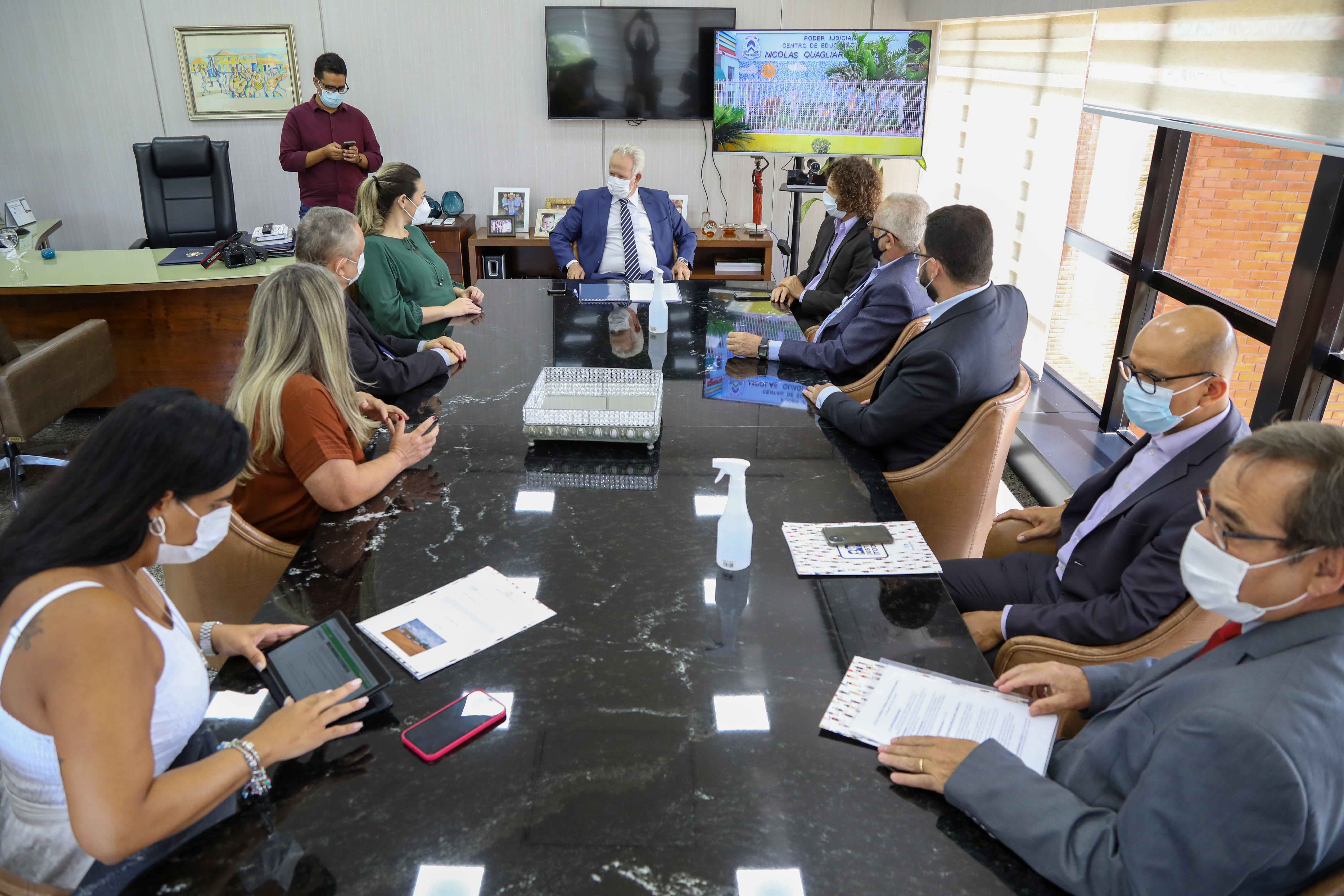Prefeita Cinthia Ribeiro e presidente do TJTO discutem demandas do Judiciário