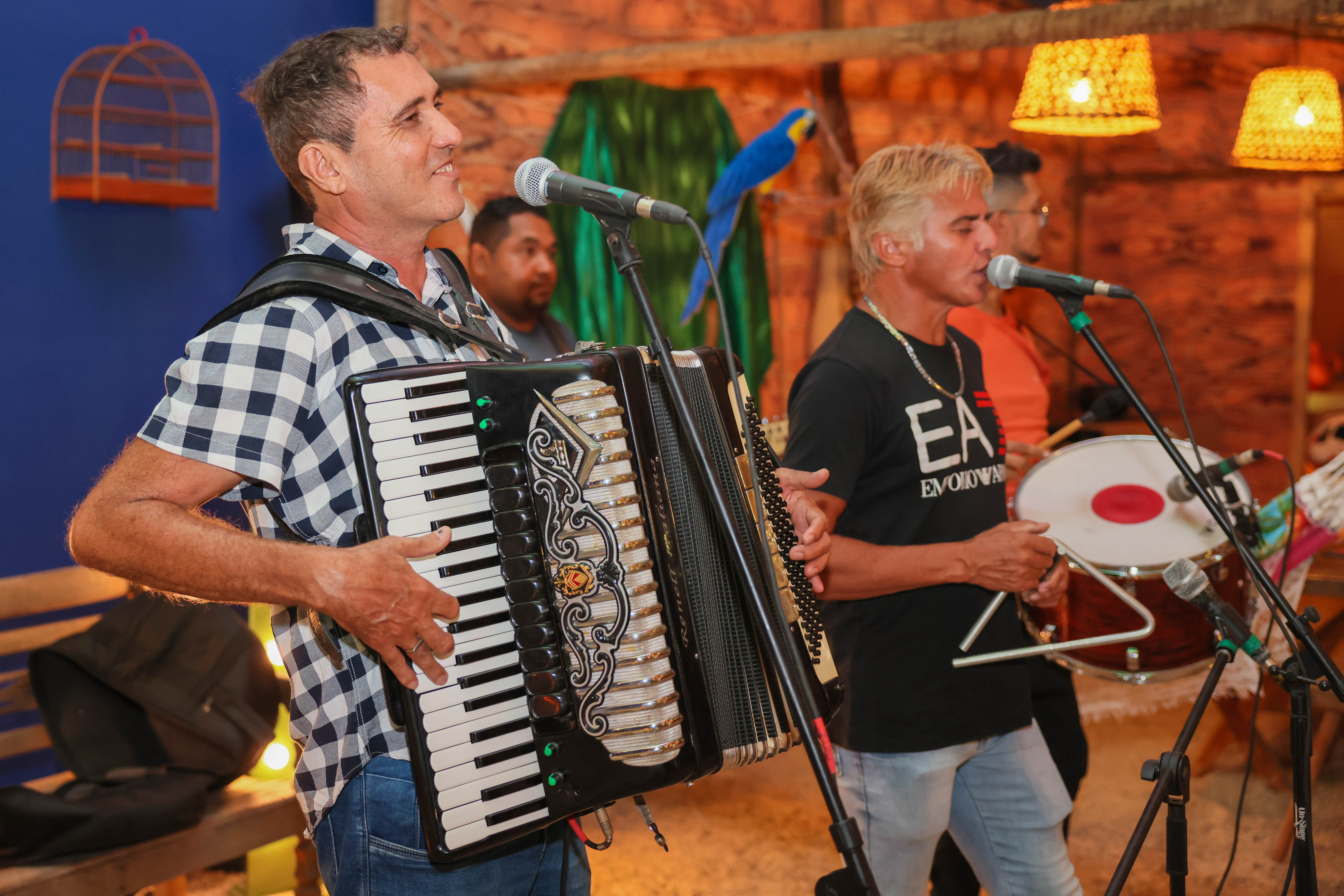 Marcílio do Acordeon & Cia deram as boas-vindas musicais a quem chegava no maior festejo junino da Capital