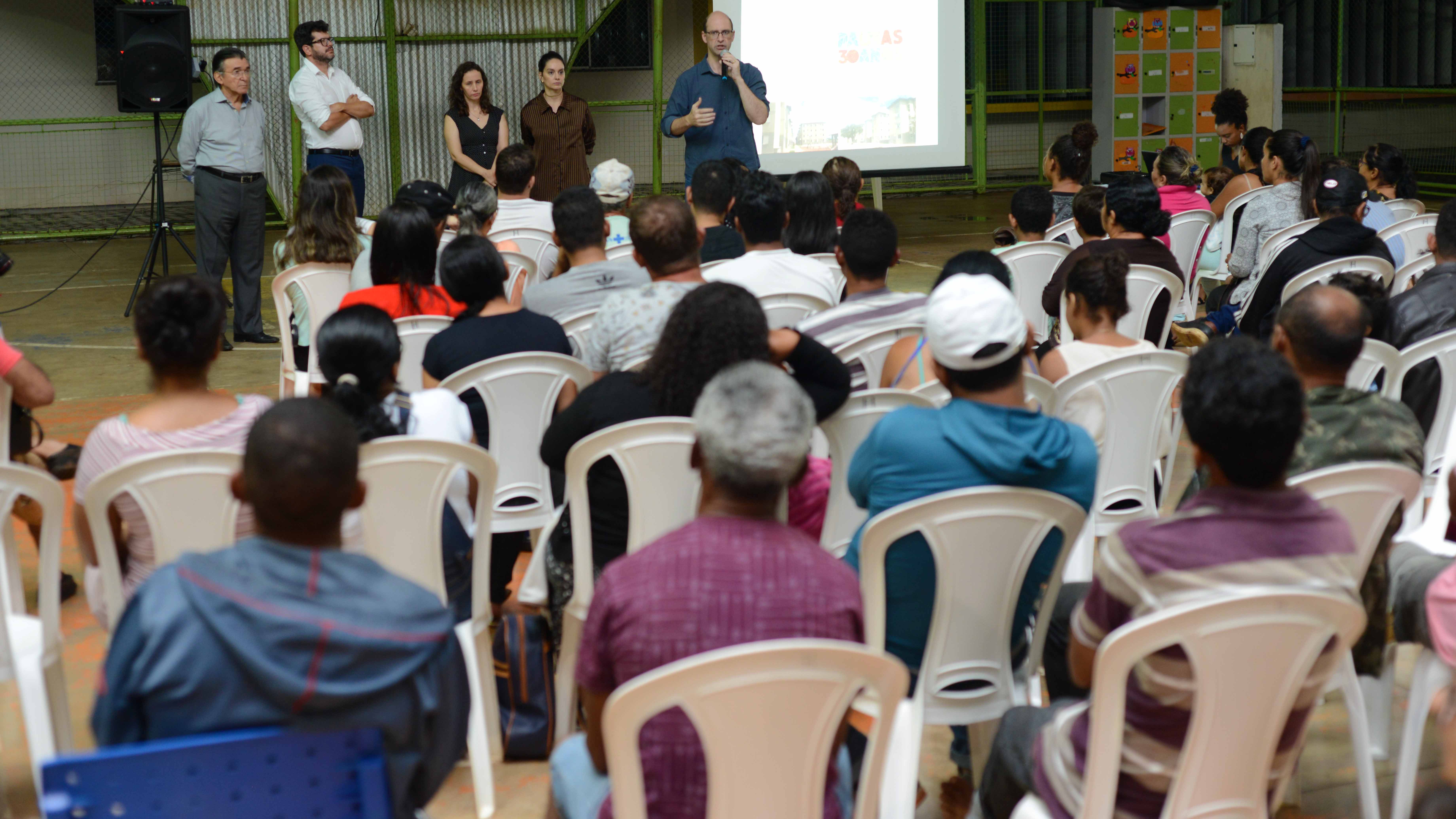 Secretarias de Assuntos Fundiários e de Habitação apresentam programa de remanejamento a comunidades irregulares