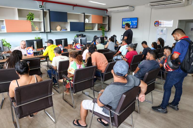 Empreendedores recebem auxílio na declaração de IR e assessoria em design na Semana do MEI