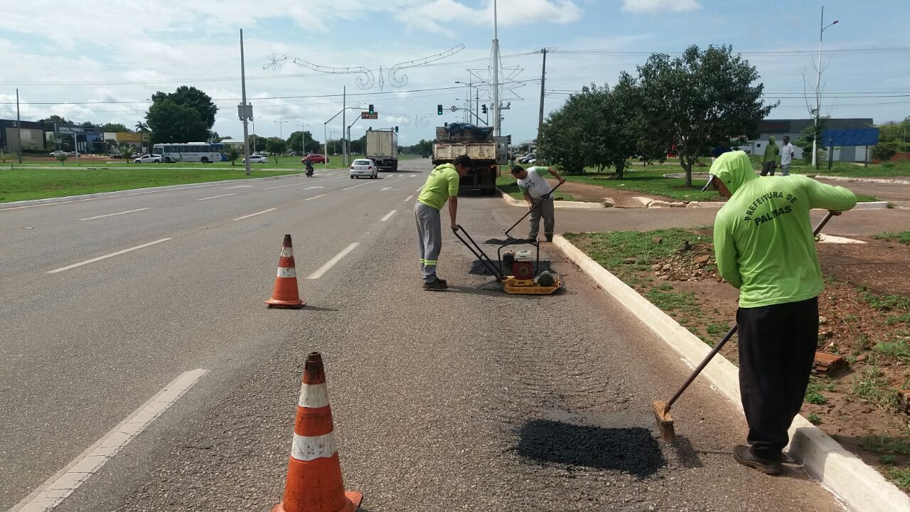 Secretaria de Infraestrutura inicia 2018 com limpeza urbana e operação tapa buracos a todo vapor