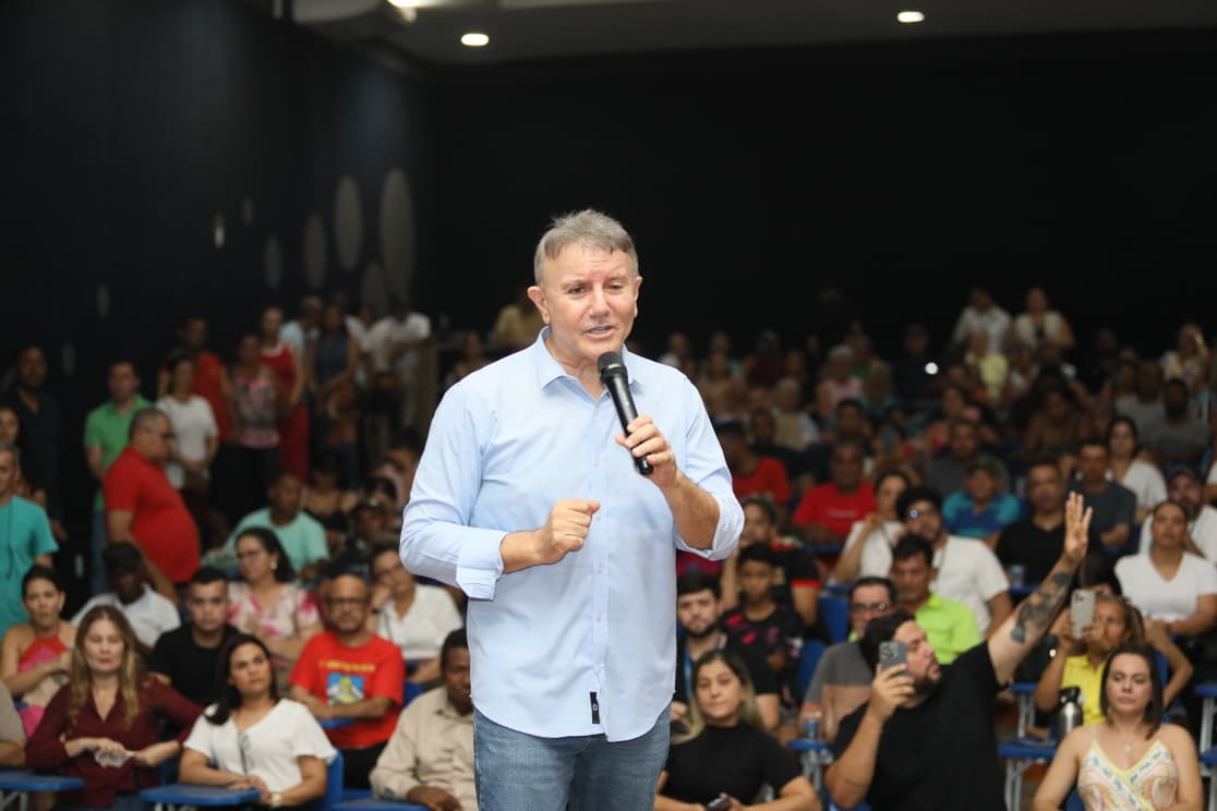Prefeito de Palmas, Eduardo Siqueira, em seu discurso durante a entrega das certidões de regularização fundiária do Irmã Dulce 2° Etapa