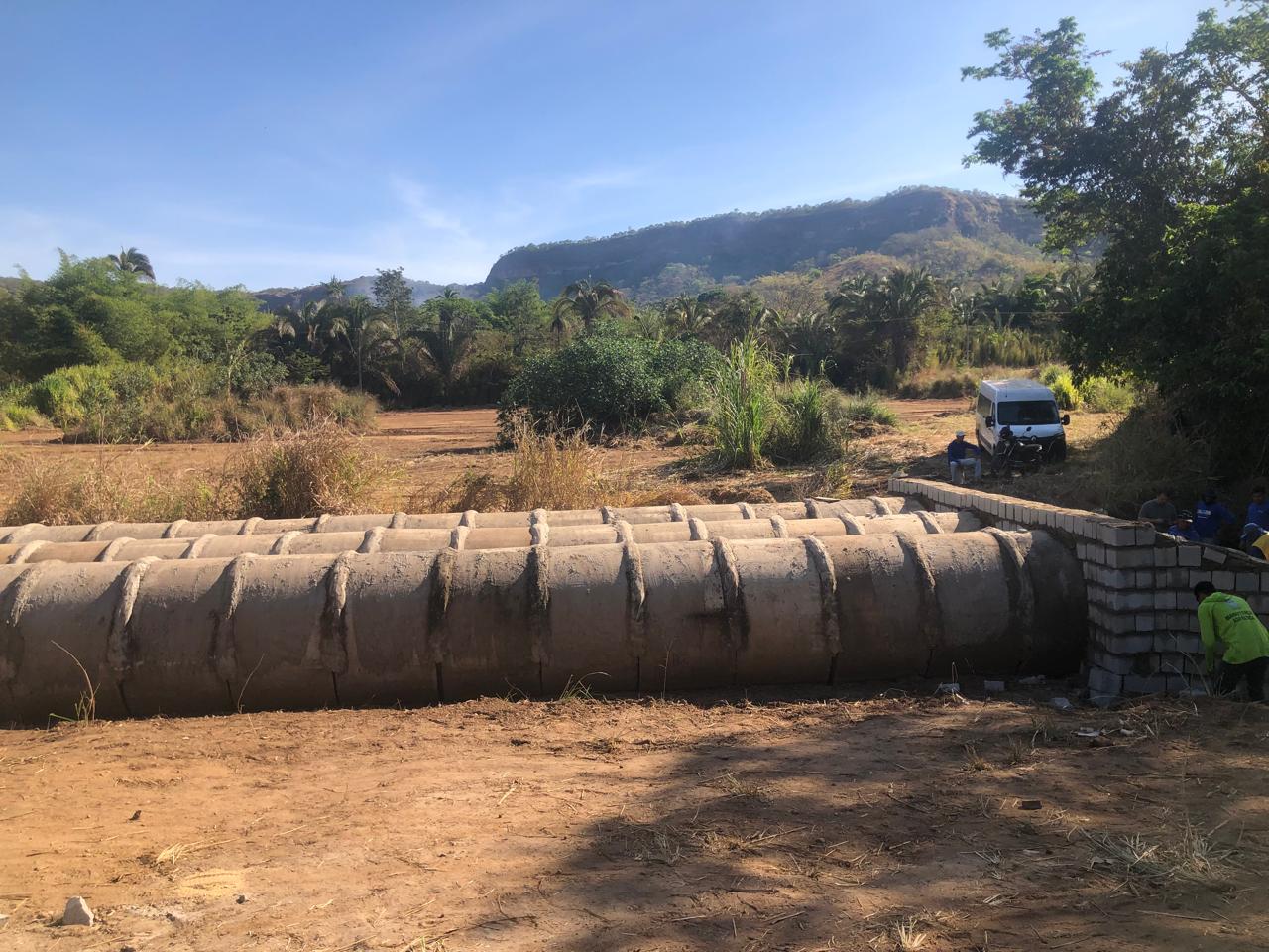 Construção do bueiro sobre o Córrego Sumidouro, no Distrito de Taquaruçu
