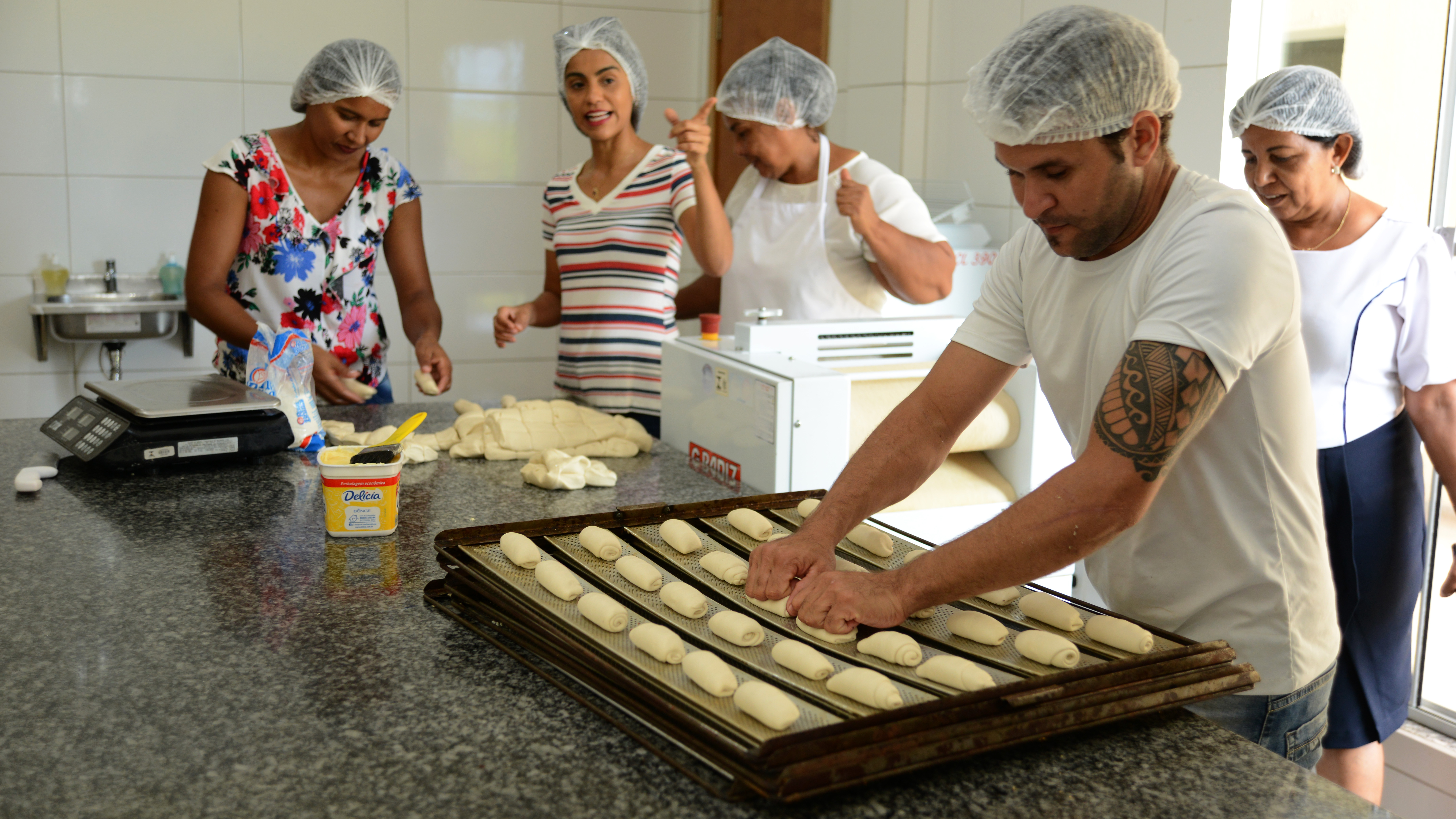 Manipuladores de alimentos da Rede Municipal de Ensino participam de intercâmbio em panificação