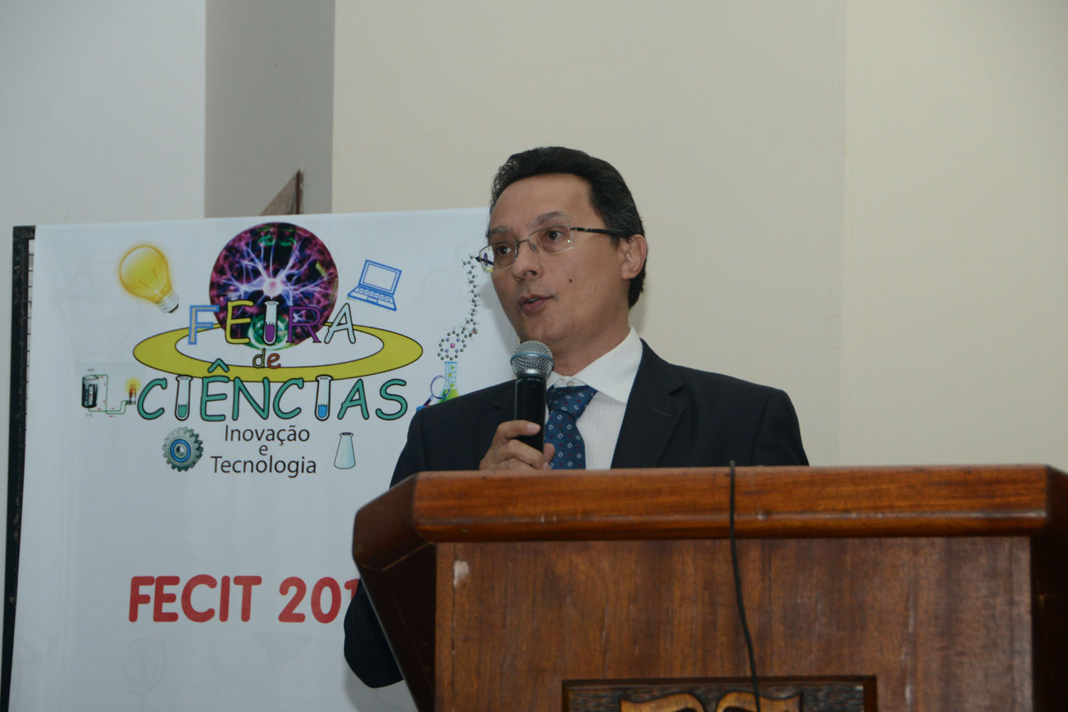 Palestra e apresentações culturais abrem Feira de Ciência, Inovação e Tecnologia 2015