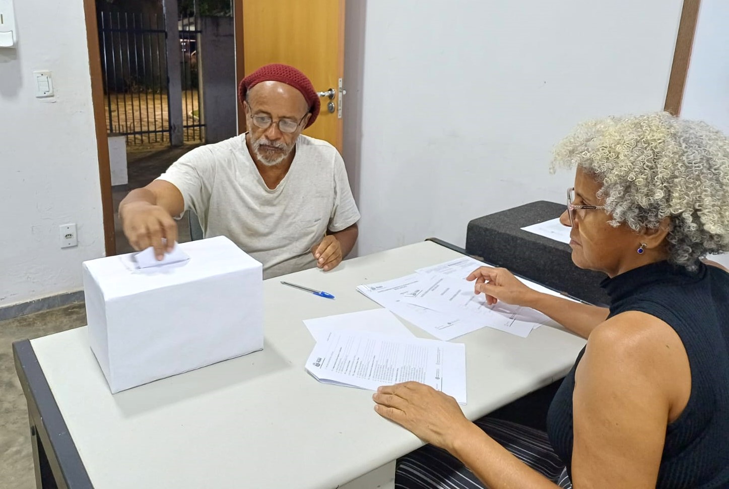 Já em Taquaruçu, os agentes culturais habilitados a votar o fizeram na Casa da Cultura Professora Maria dos Reis
