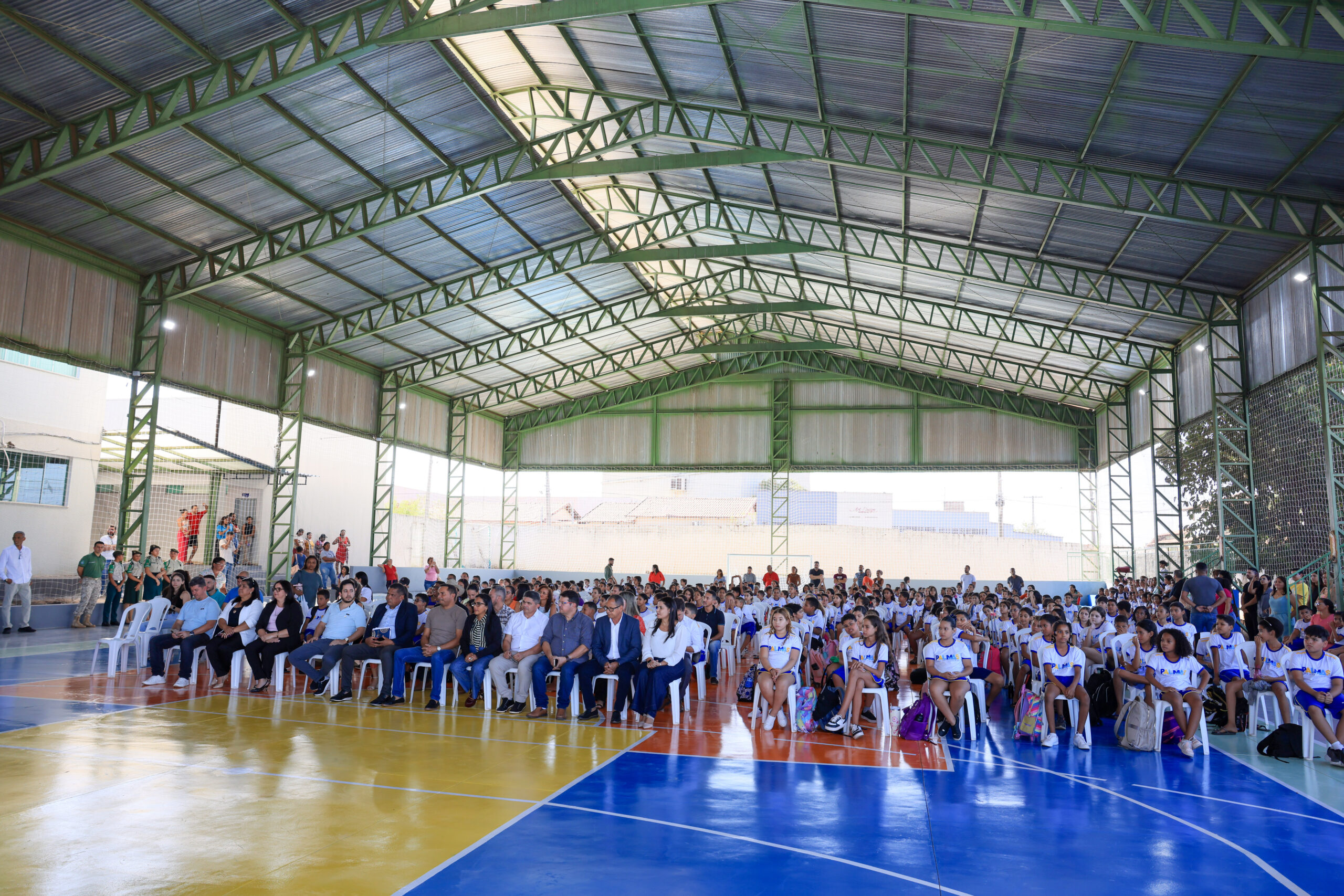 Prefeitura de Palmas entrega reforma da quadra de esportes da ETI Luiz Rodrigues Monteiro